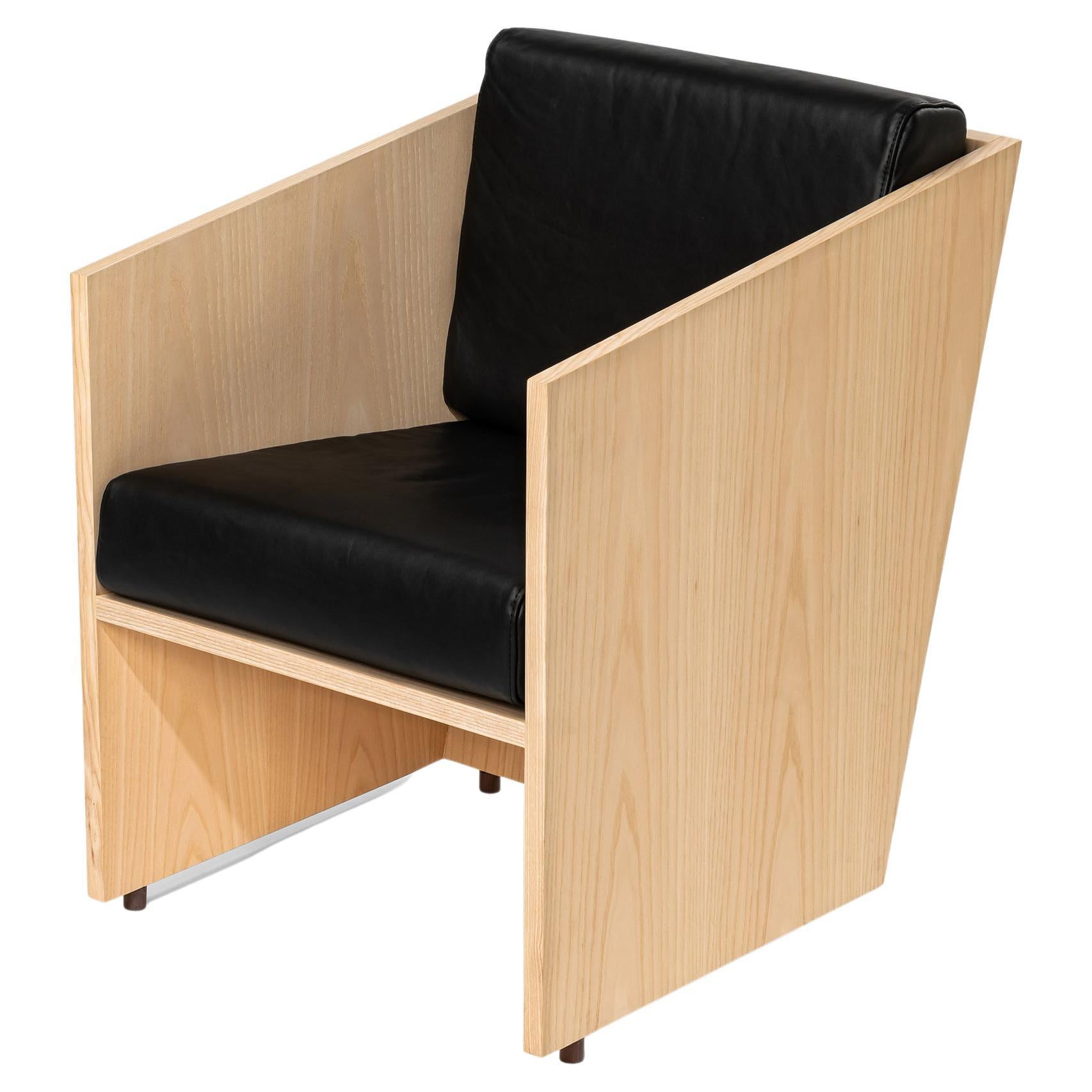 Minimalist Timeless Armchair in Ash Wood and Black Leather For Sale