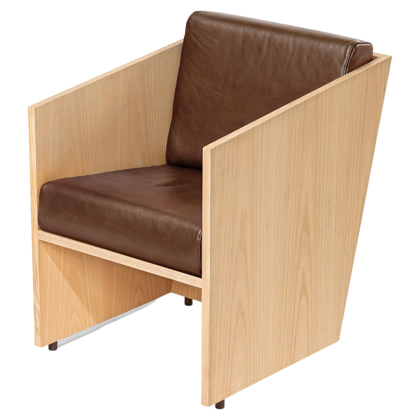 Minimalist Timeless Armchair in Ash Wood and Brown Leather For Sale