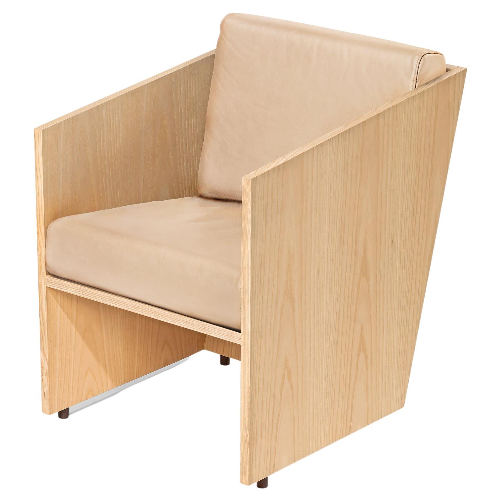 Minimalist Timeless Armchair in Ash Wood and Natural Leather For Sale