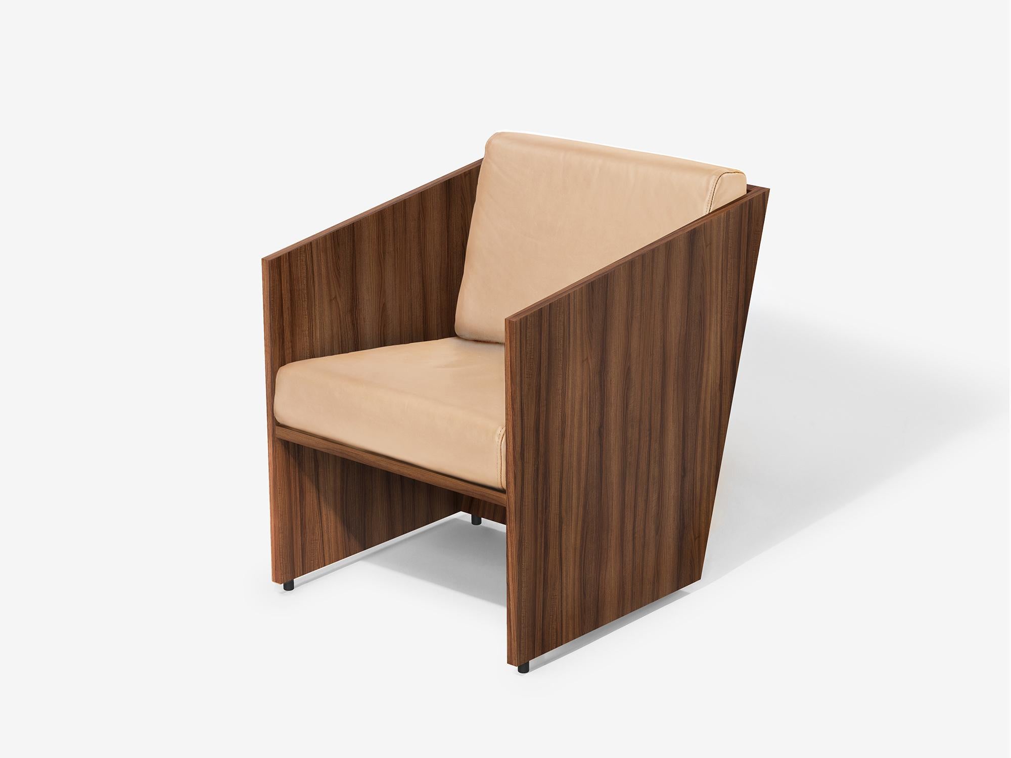 Portuguese Álvaro Siza Vieira - Armchair in Walnut Wood and Black Leather - one of a kind For Sale