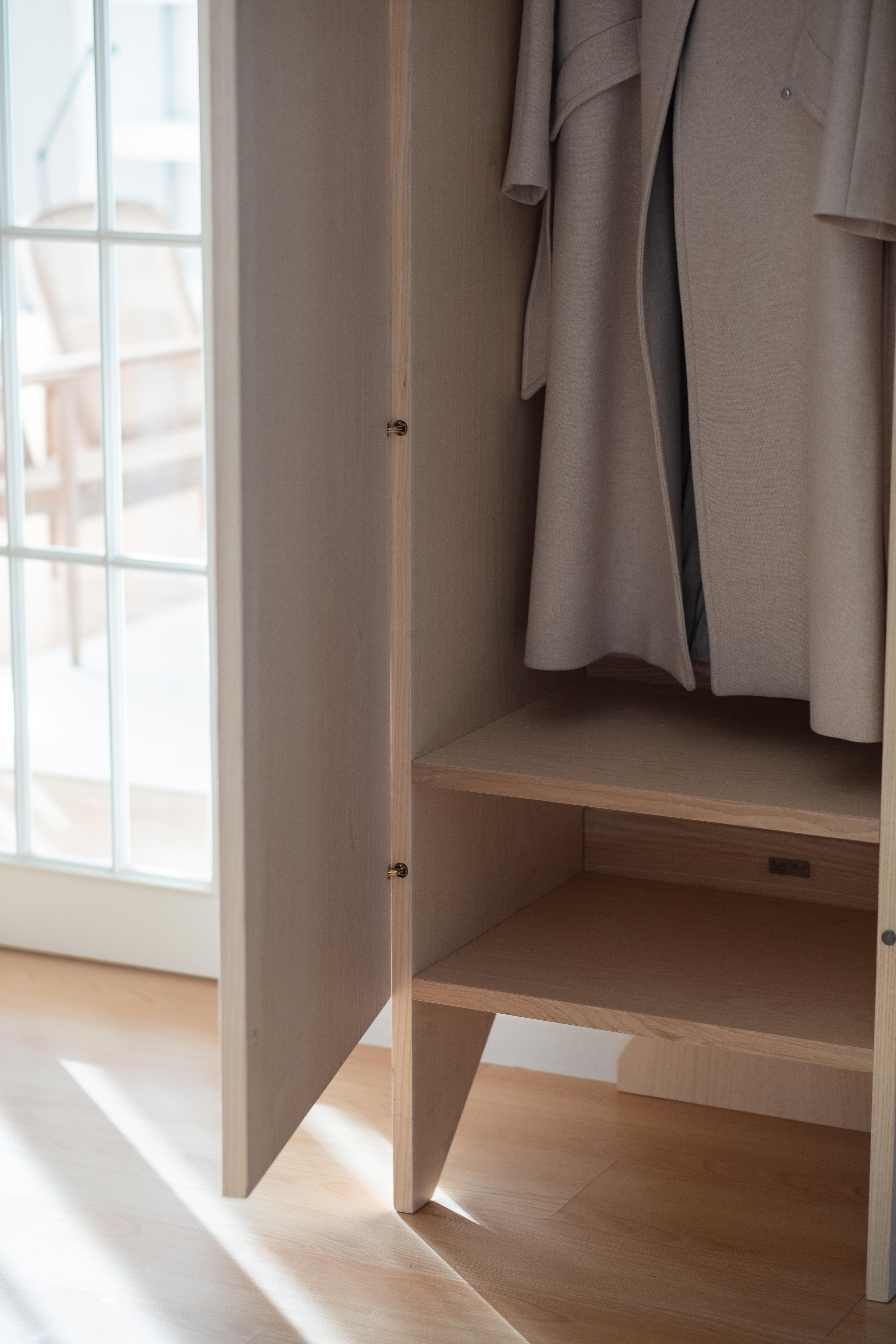 Armoire minimaliste et intemporelle en Wood Wood Frêne en vente 4