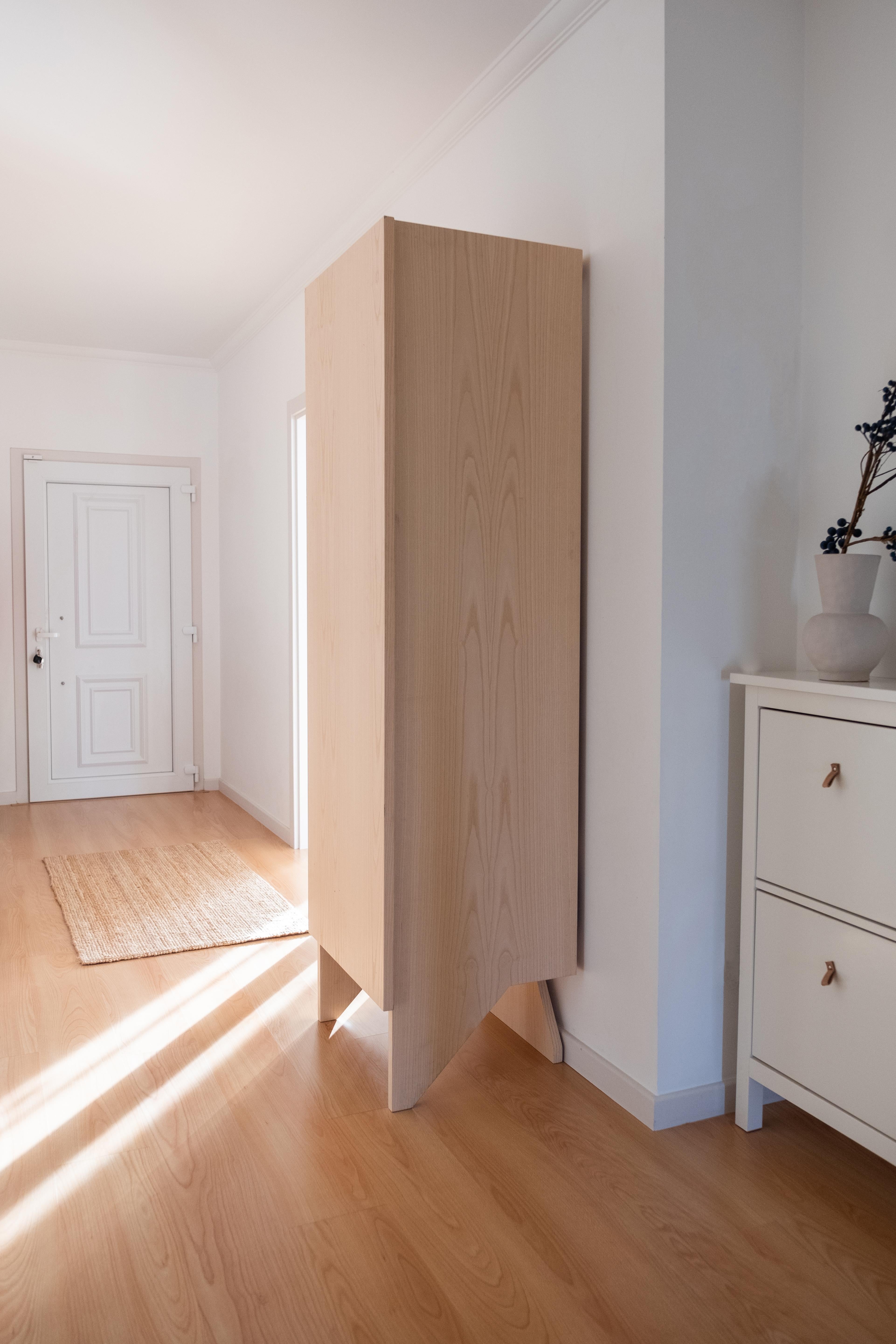 Minimalist Timeless Wardrobe in Oak Wood For Sale 5