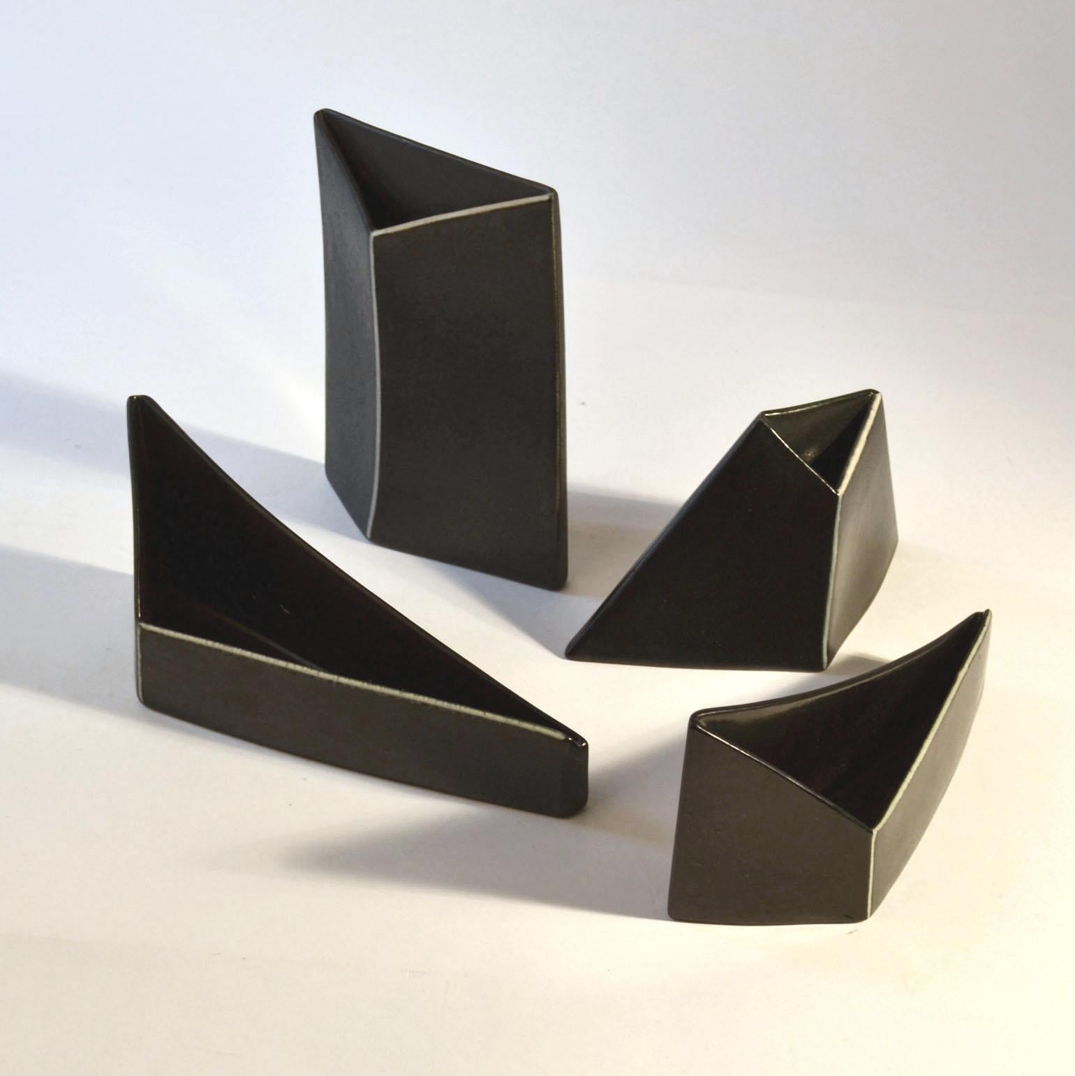 Minimalist triangular ceramic 5 bowls and 3 vases in black glaze with white graphic lines to empgasis on the sculptural shapes. They are cast and hand finished.
Dimensions vases;
Height 18.5 cm, Width 13 cm, Depth 3.5 cm- two of
Height 10 cm, Width