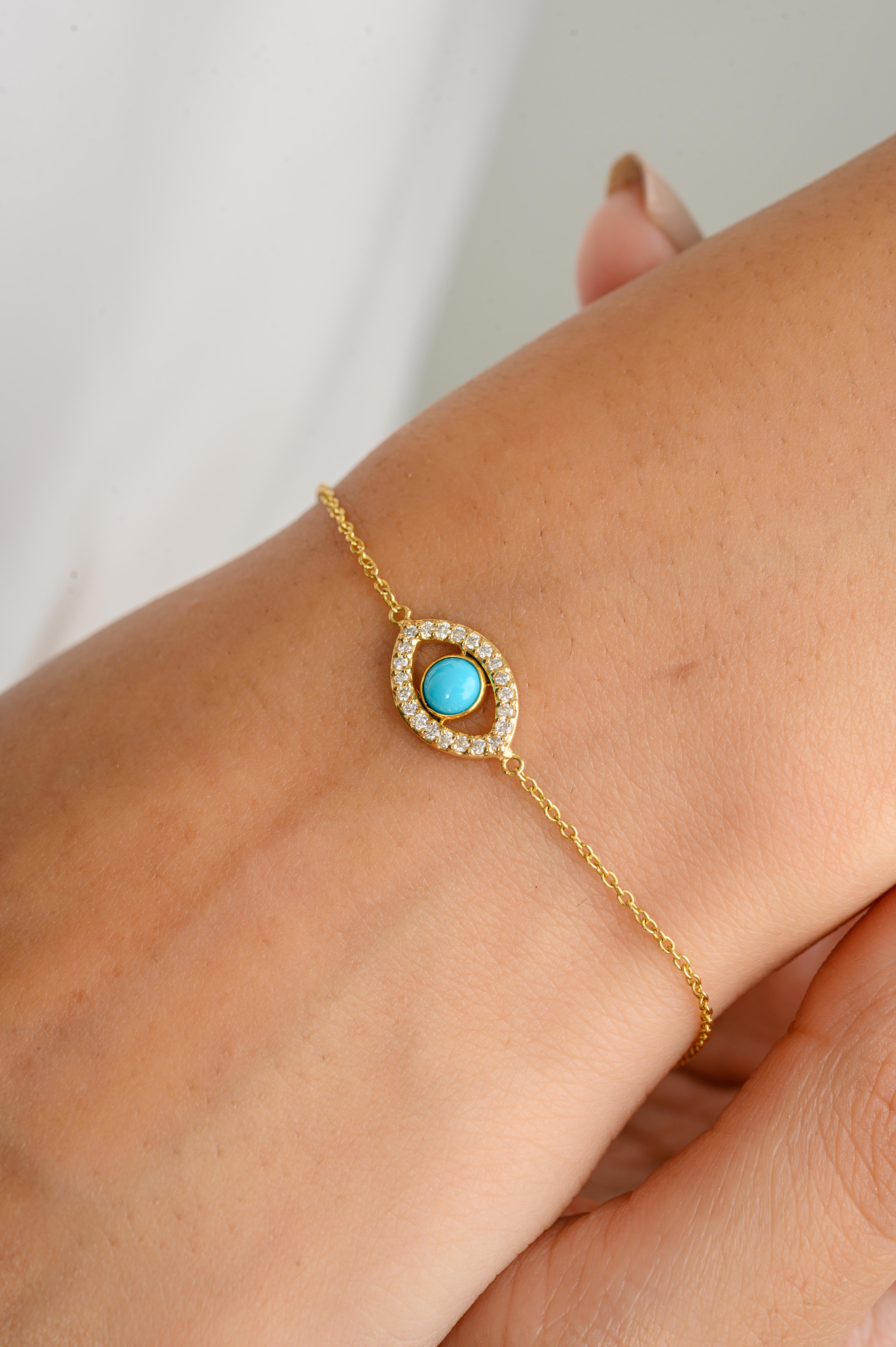 Questo bracciale minimalista a catena con diamanti e turchesi in oro 18 carati presenta un turchese naturale infinito del peso di 0,25 carati e diamanti di 0,2 carati. Misura 7 pollici di lunghezza. 
Il turchese aiuta a migliorare la comunicazione e