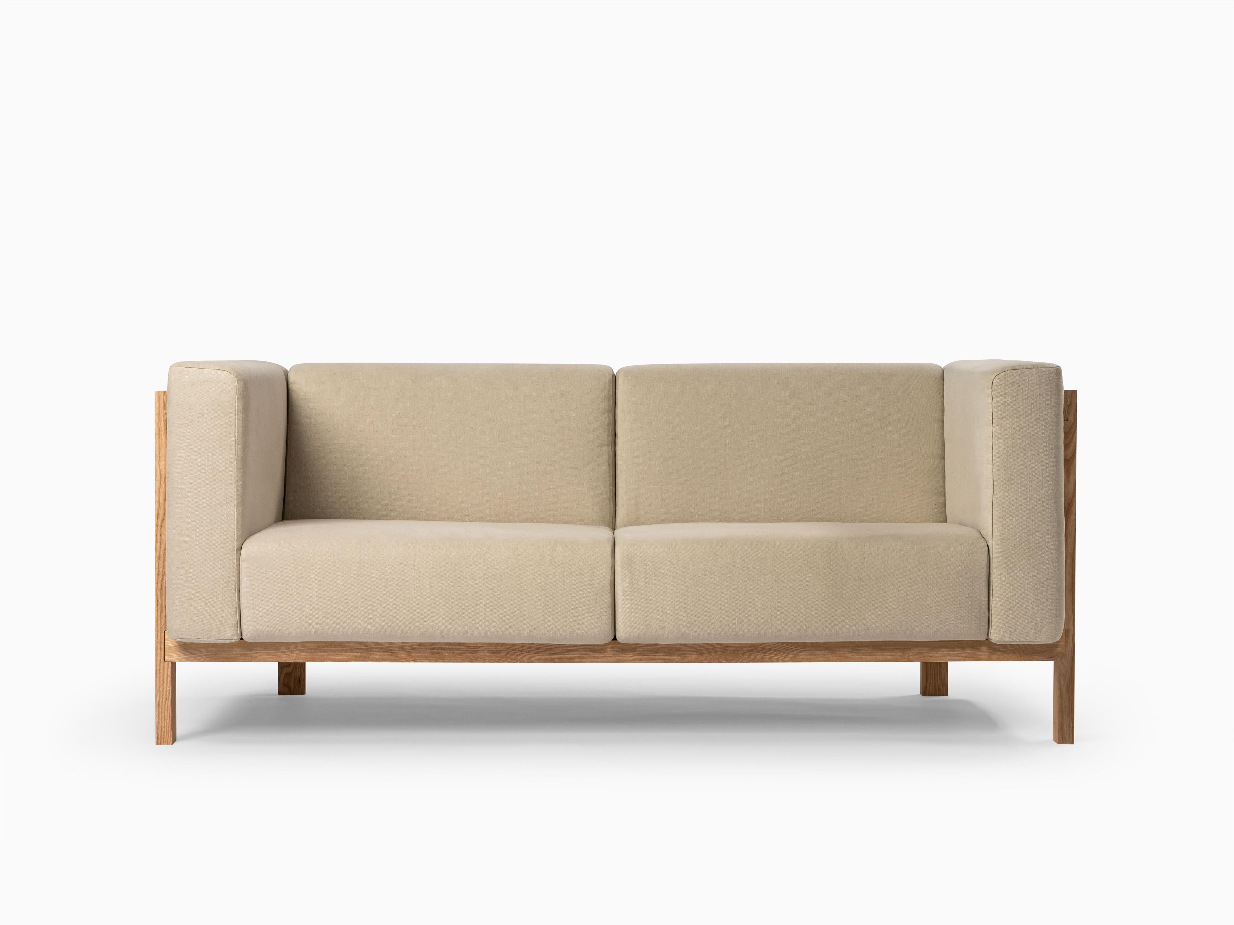 Inspiriert von der anmutigen Mechanik von Aufzügen, hat das Sofa LIFT sowohl seinen Namen als auch seine Ästhetik von diesem Einfluss. Dieses von Julien Renault entworfene Meisterwerk ist eine Hommage an raffiniertes Design, fachmännische