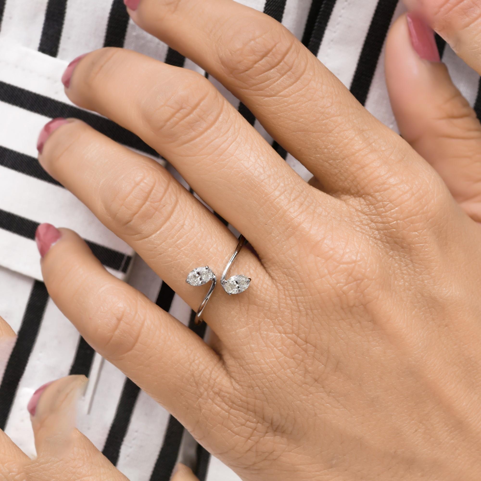 in vendita:  Anello Minimalista a due pietre ovali SI/H con diamante aperto e avvolgente in oro bianco 14 kt. 2