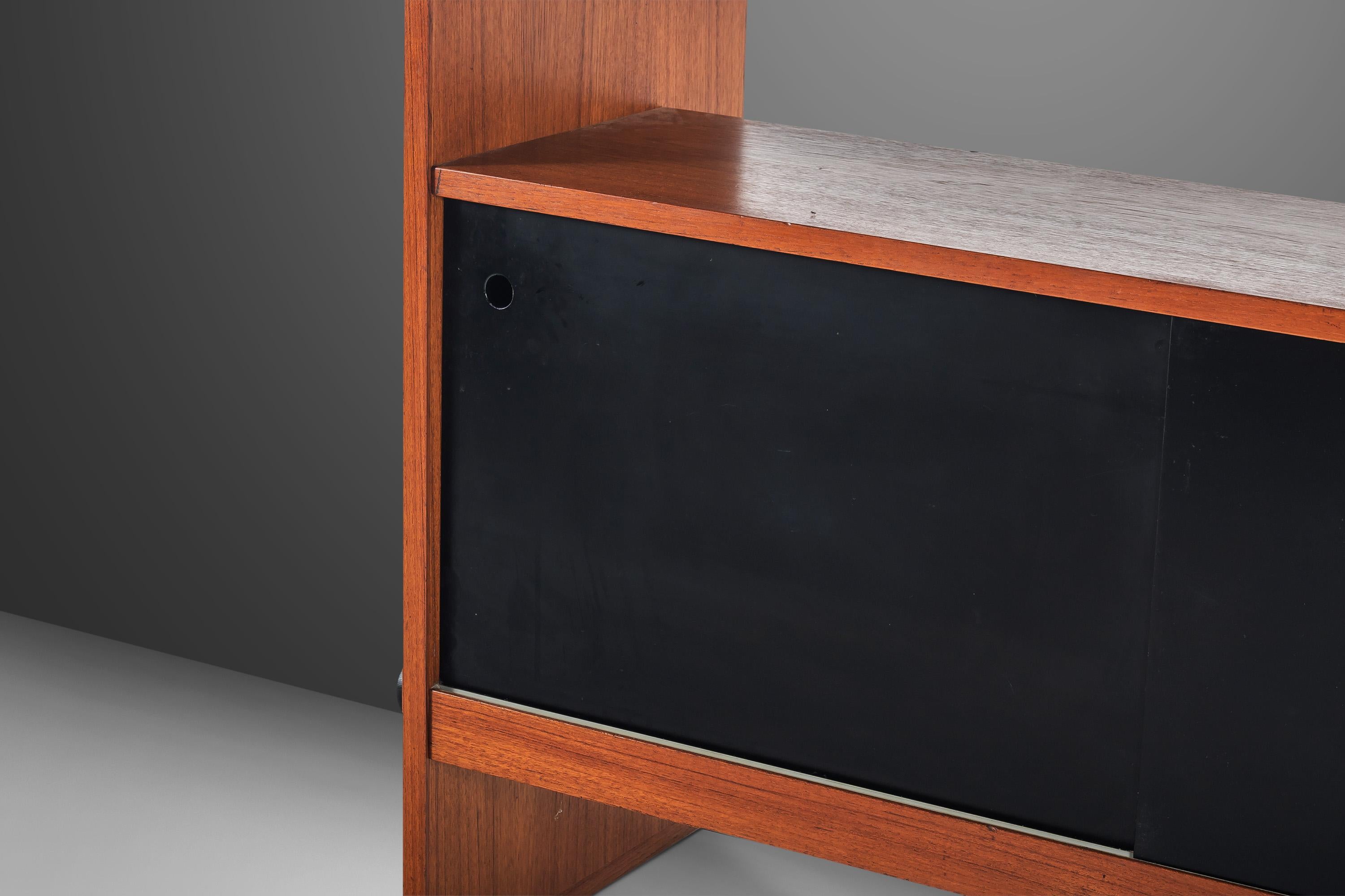 Minimalist Two-Tone Dry Bar / Room Divider in Teak, Denmark, c. 1970s For Sale 6