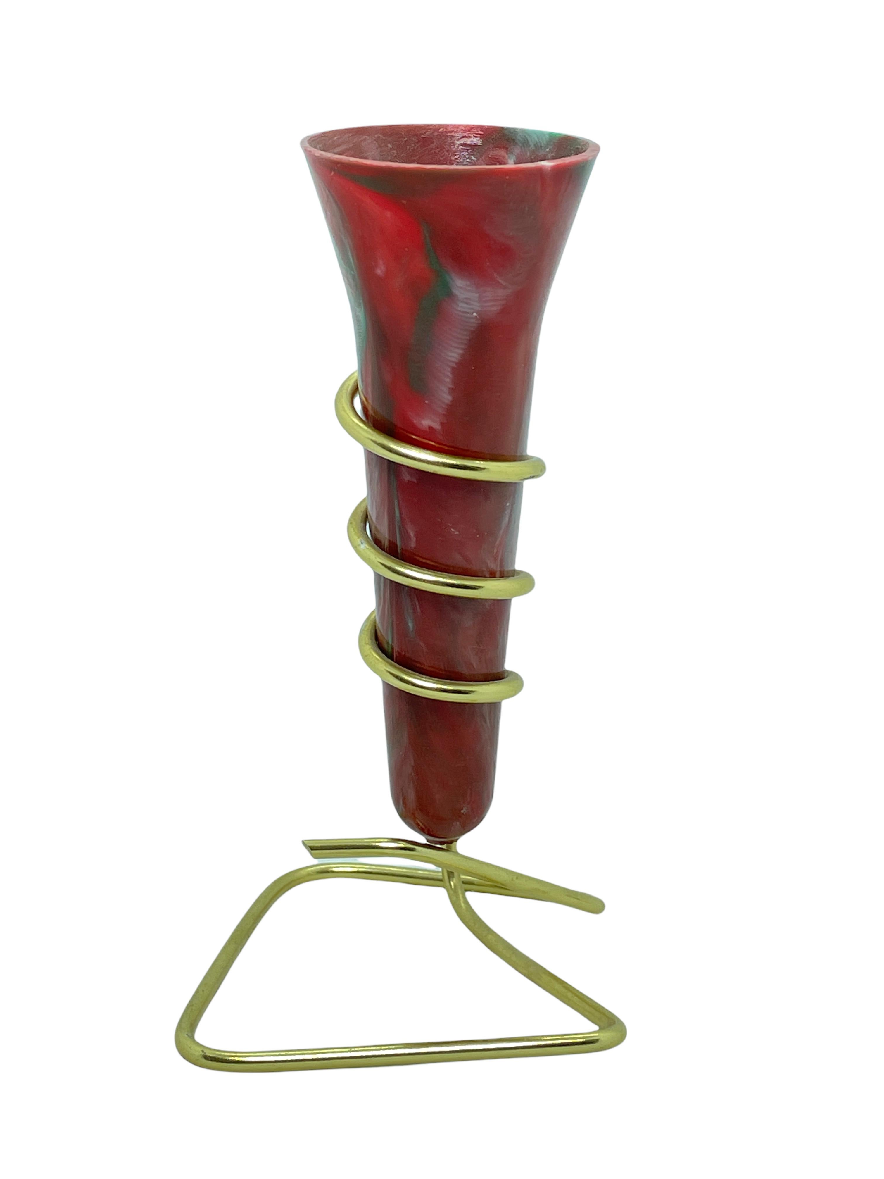Minimalistische, minimalistische Vase aus Messing und Bakelit, Mid-Century Modern, Tischdekoration, 1950er Jahre (Moderne der Mitte des Jahrhunderts) im Angebot