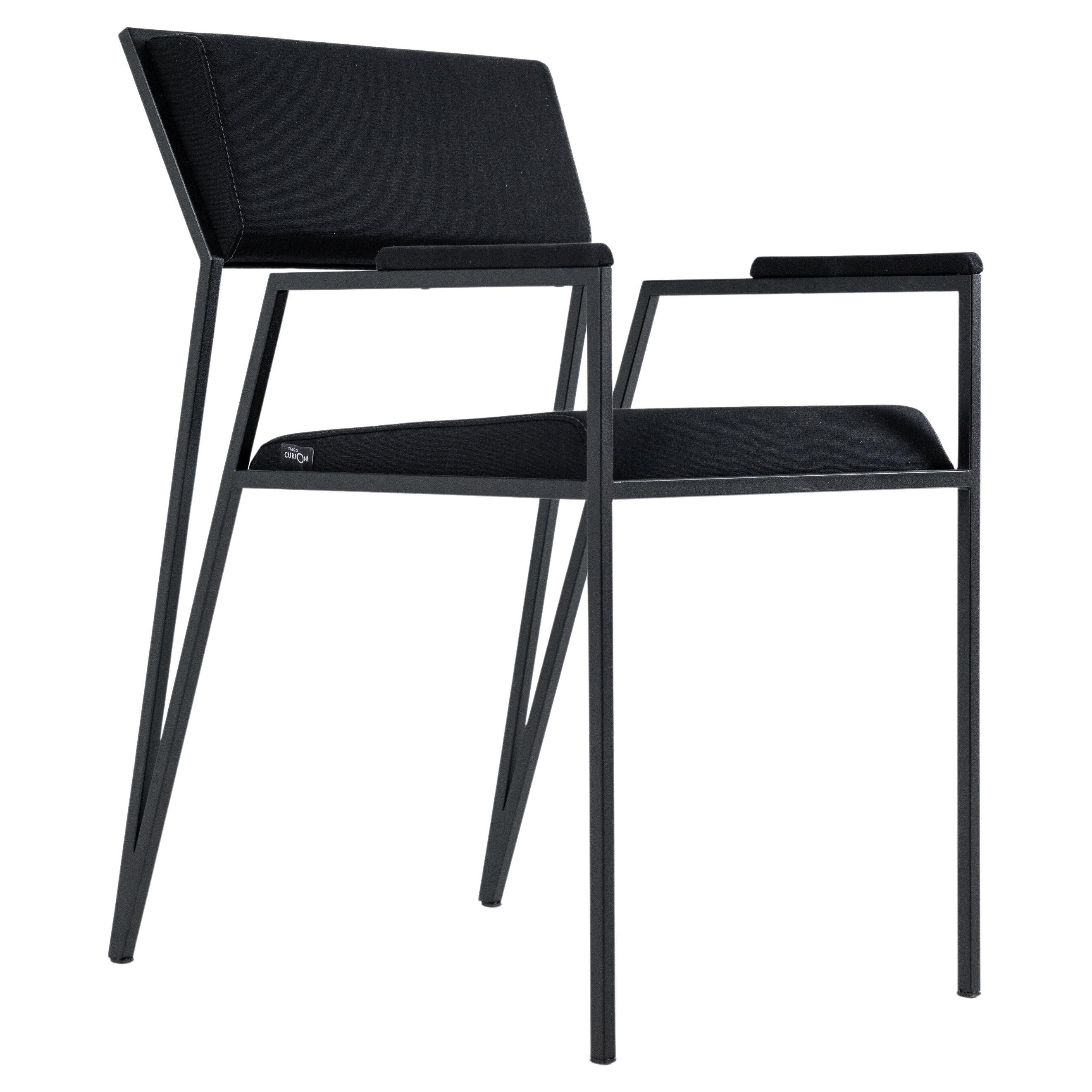 Poltrona minimalista in velluto in stile brasiliano contemporaneo, di Tiago Curioni