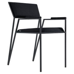 Sillón minimalista de terciopelo de estilo contemporáneo brasileño, por Tiago Curioni