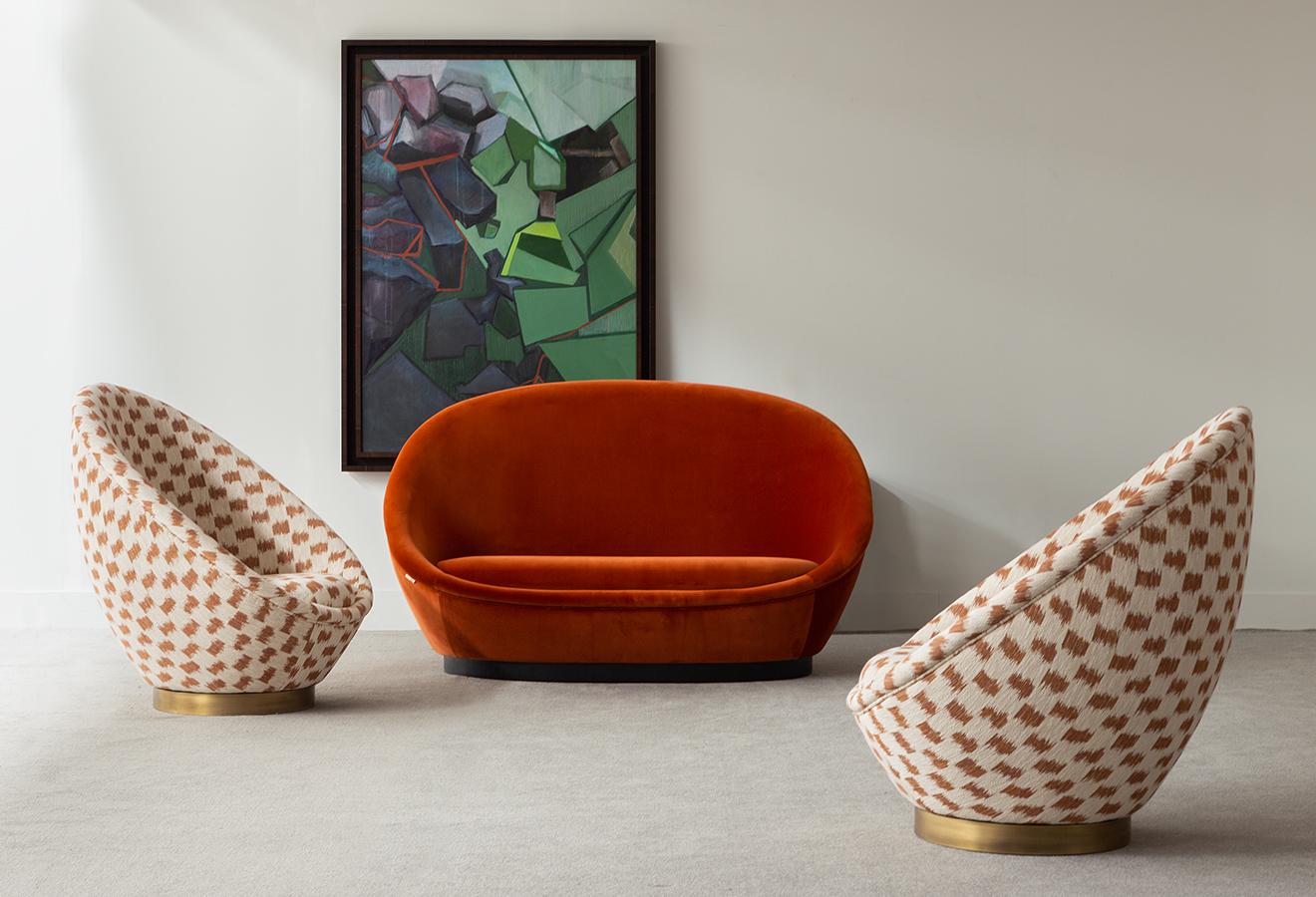 Minimalistisches Sofa aus Samt mit geschwungener Silhouette  im Angebot 2