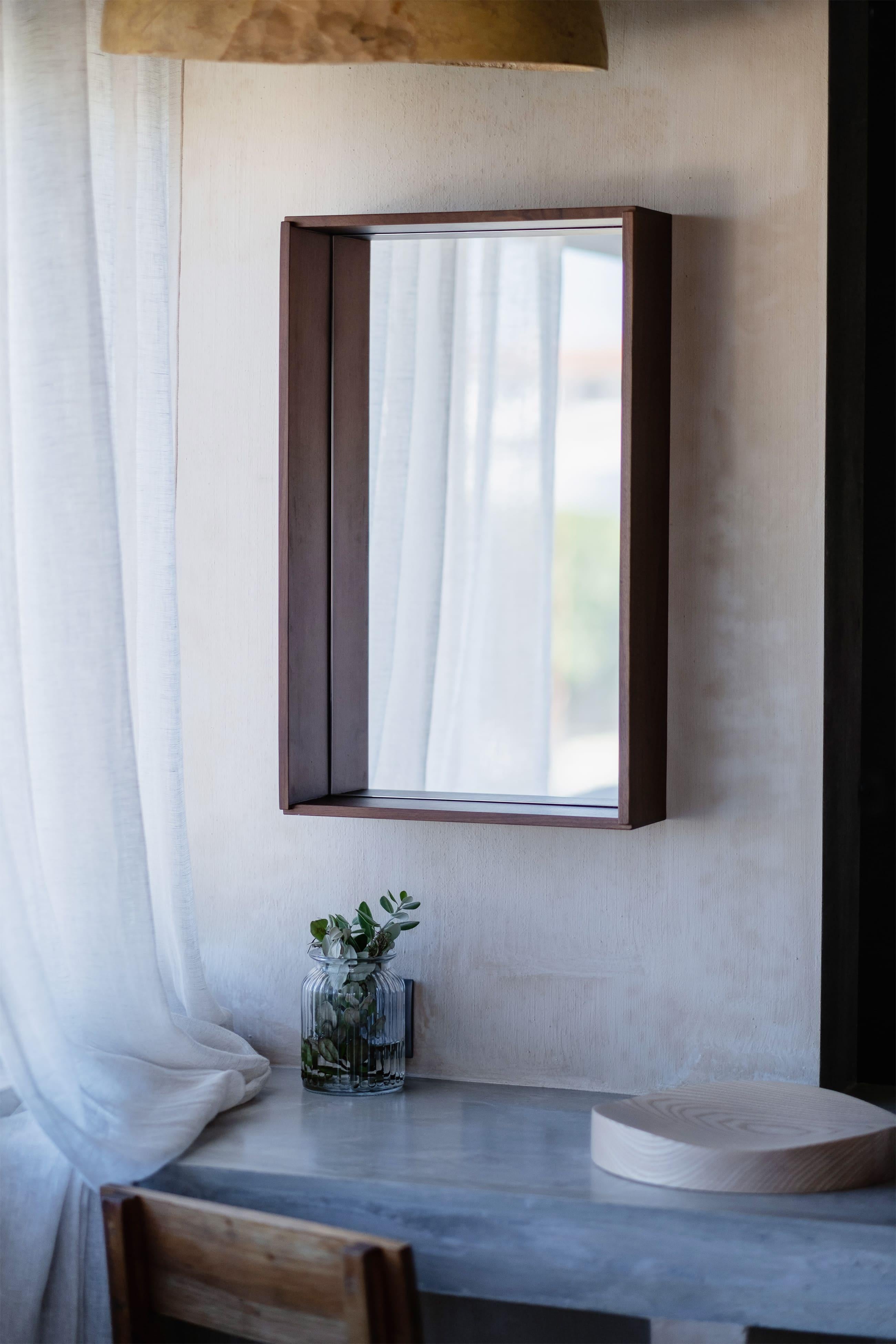 Moderne Miroir minimaliste en noyer en vente