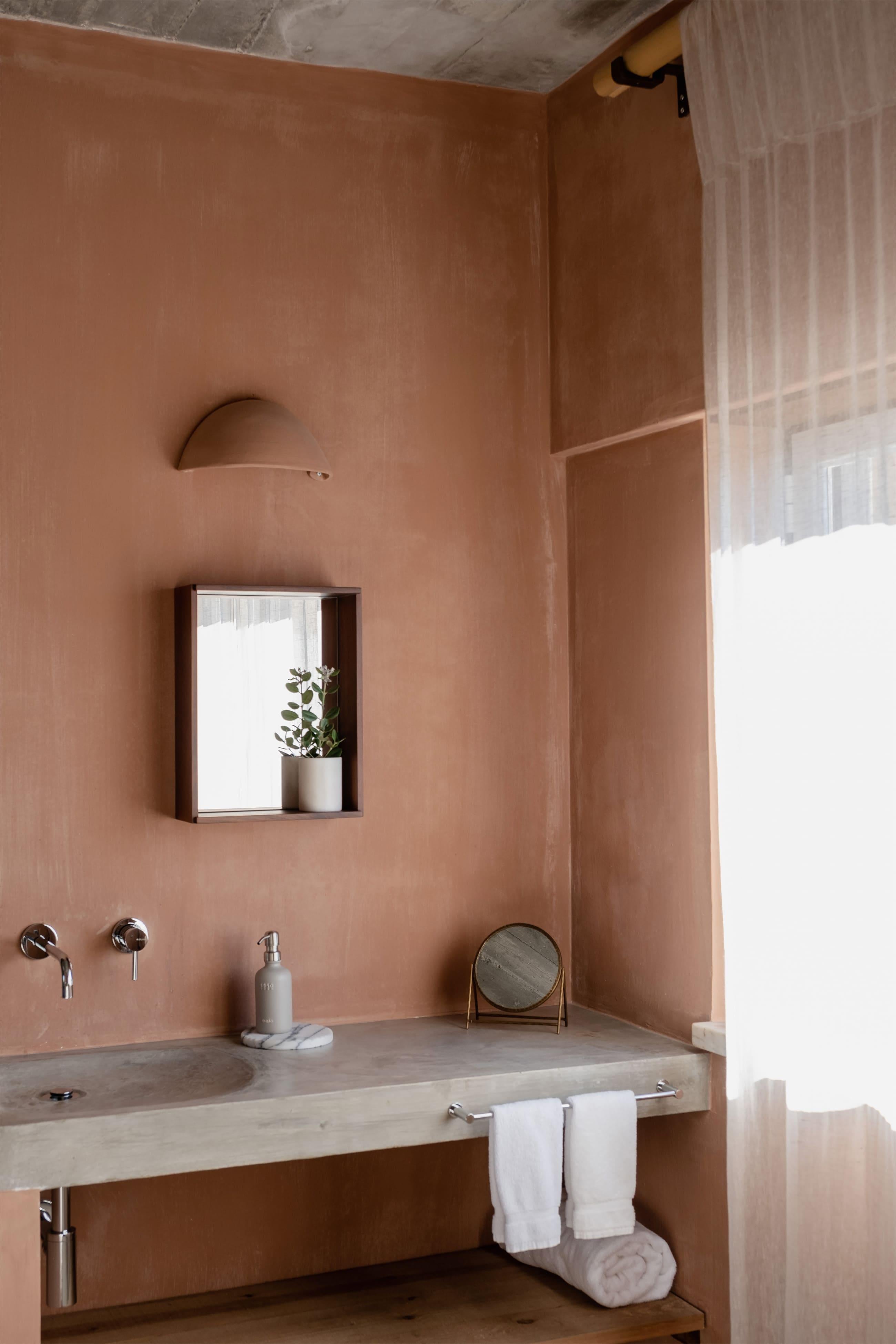 Moderne Miroir minimaliste en noyer petit en vente