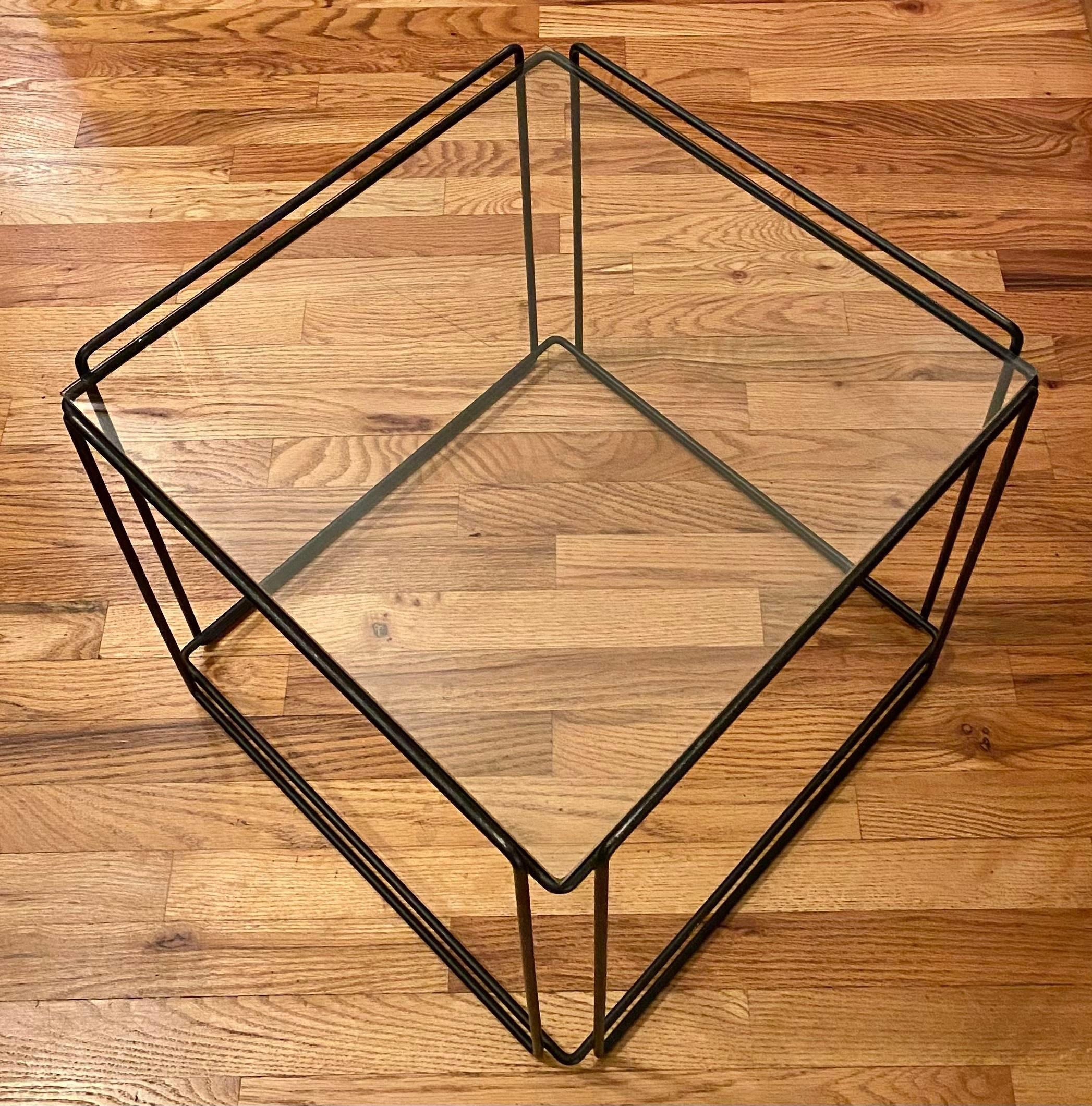 Minimalist Welded Iron Isosceles Cube Table by Max Suaze for Attro (France)

Minimalist 'Isocele' side table, designed by Max Sauze in France in the 1970s.

Very good original vintage condition with minor signs of age and use. This piece is a