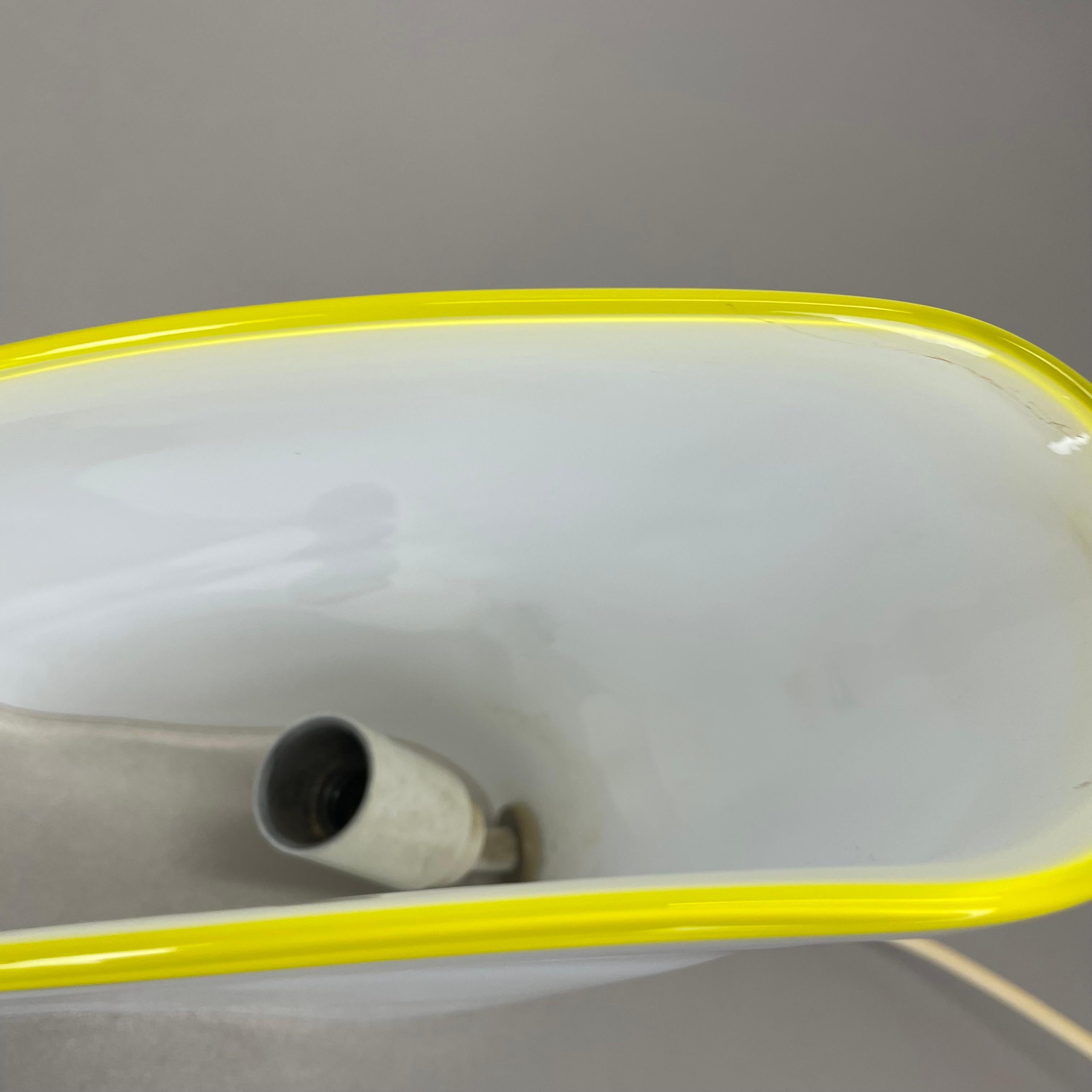 minimalist white and yellow Murano glass table light by DE MAJO, Italy 1970s For Sale 4