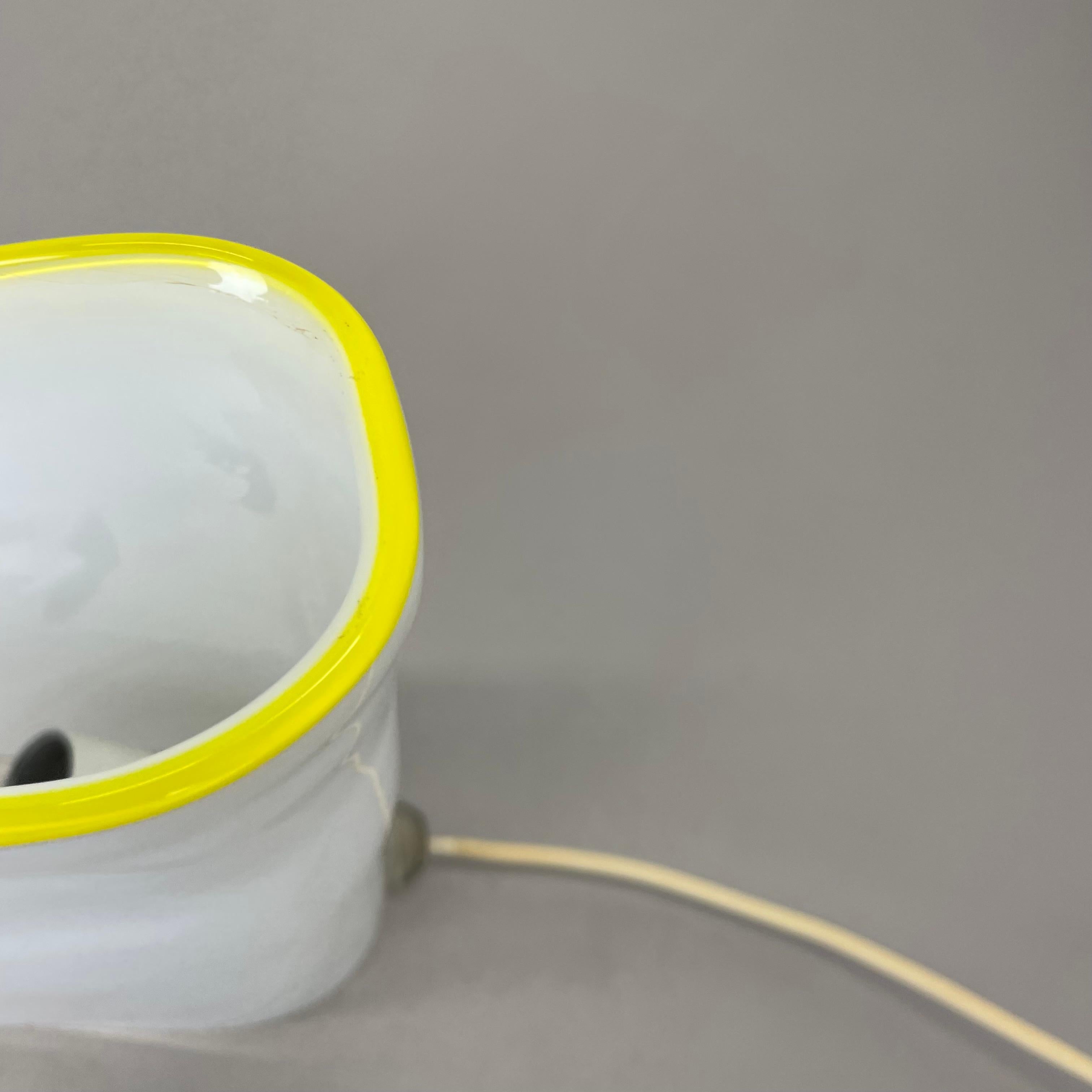 minimalist white and yellow Murano glass table light by DE MAJO, Italy 1970s For Sale 5
