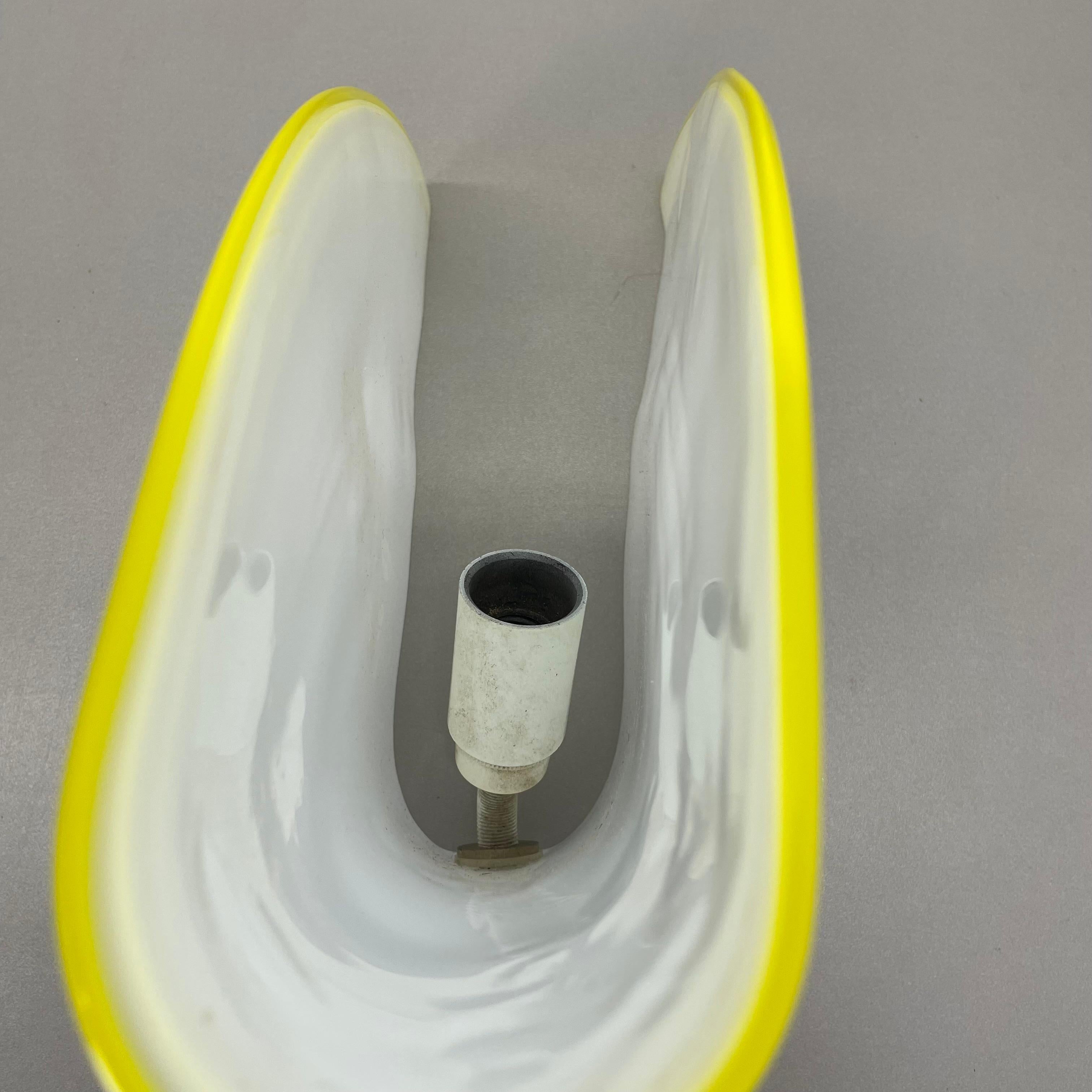 minimalist white and yellow Murano glass table light by DE MAJO, Italy 1970s For Sale 9