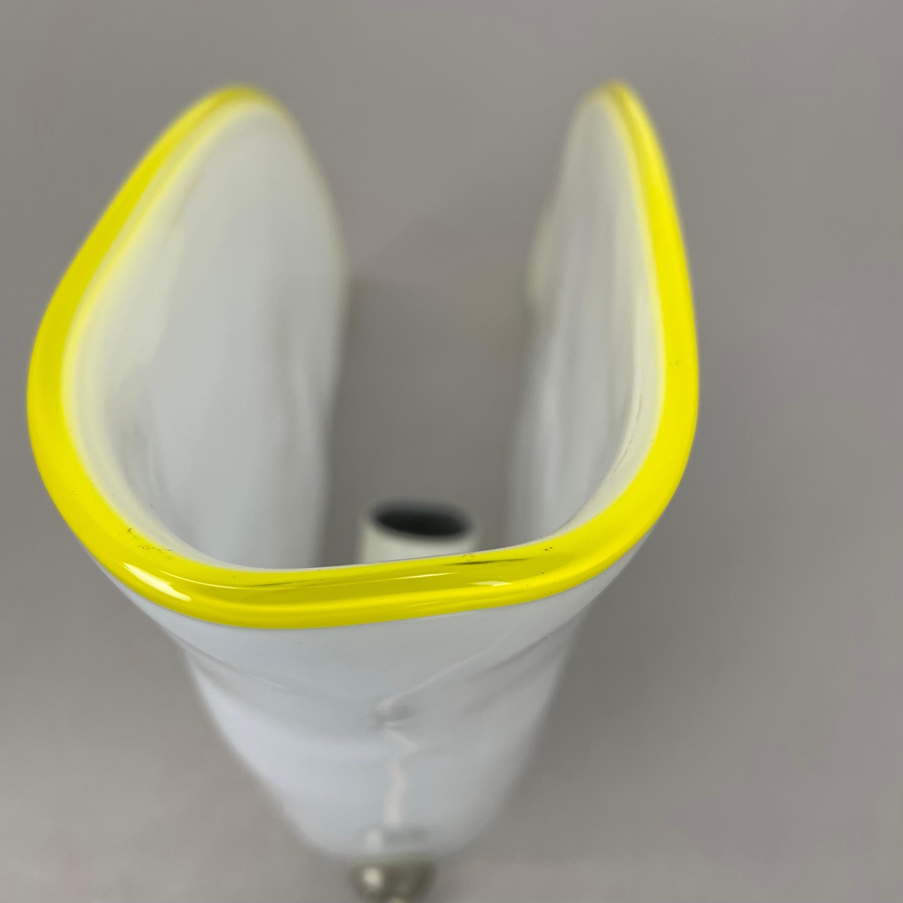 minimalist white and yellow Murano glass table light by DE MAJO, Italy 1970s For Sale 10