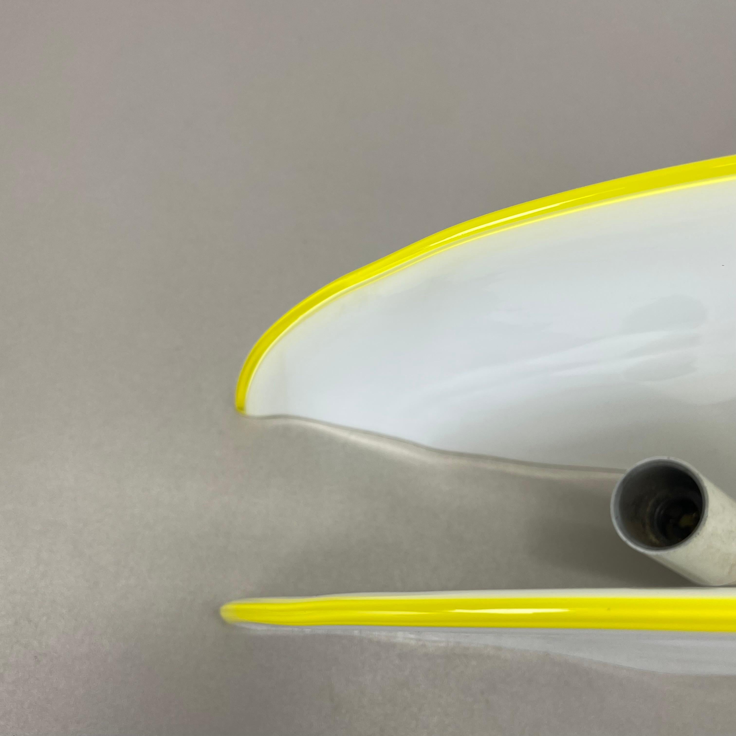 minimalist white and yellow Murano glass table light by DE MAJO, Italy 1970s For Sale 1