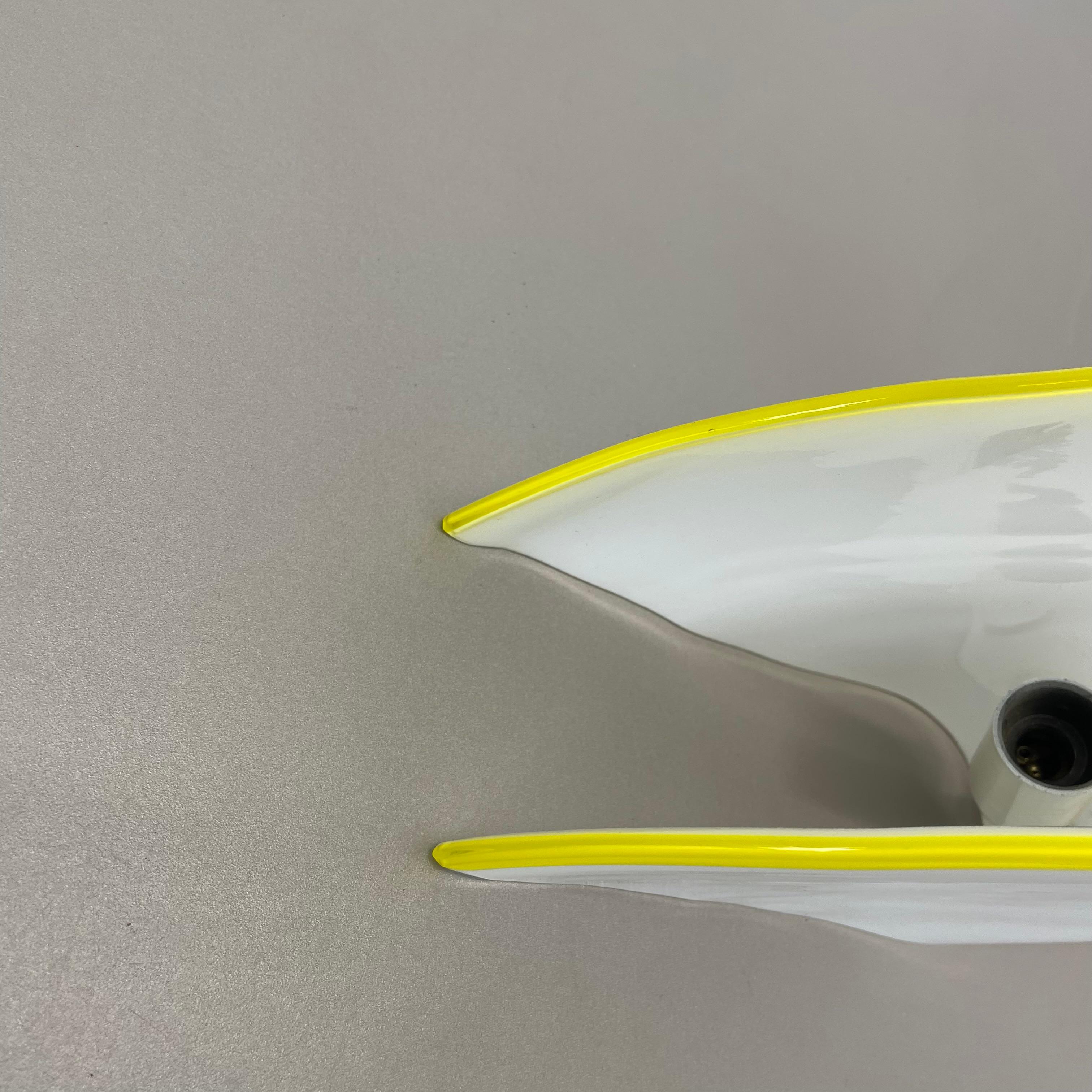 minimalist white and yellow Murano glass table light by DE MAJO, Italy 1970s For Sale 2