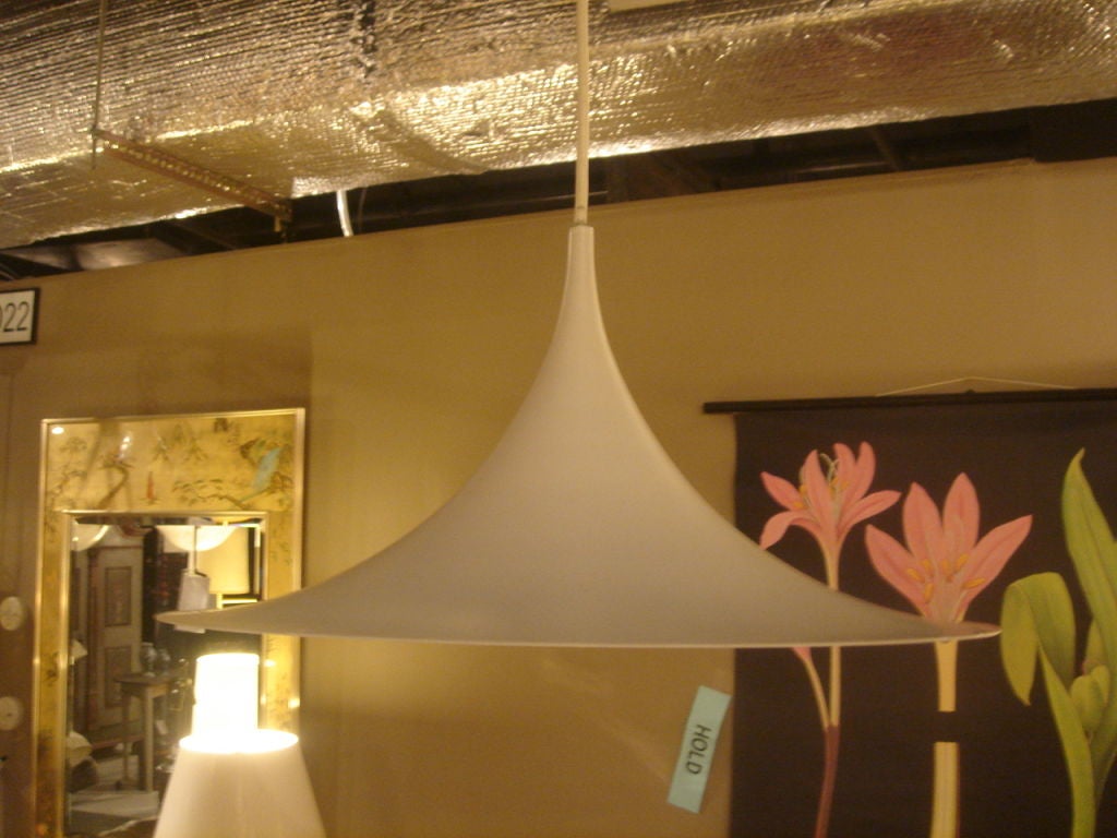 Danois Lampe à suspension blanche minimaliste par Fog & Mrup en vente