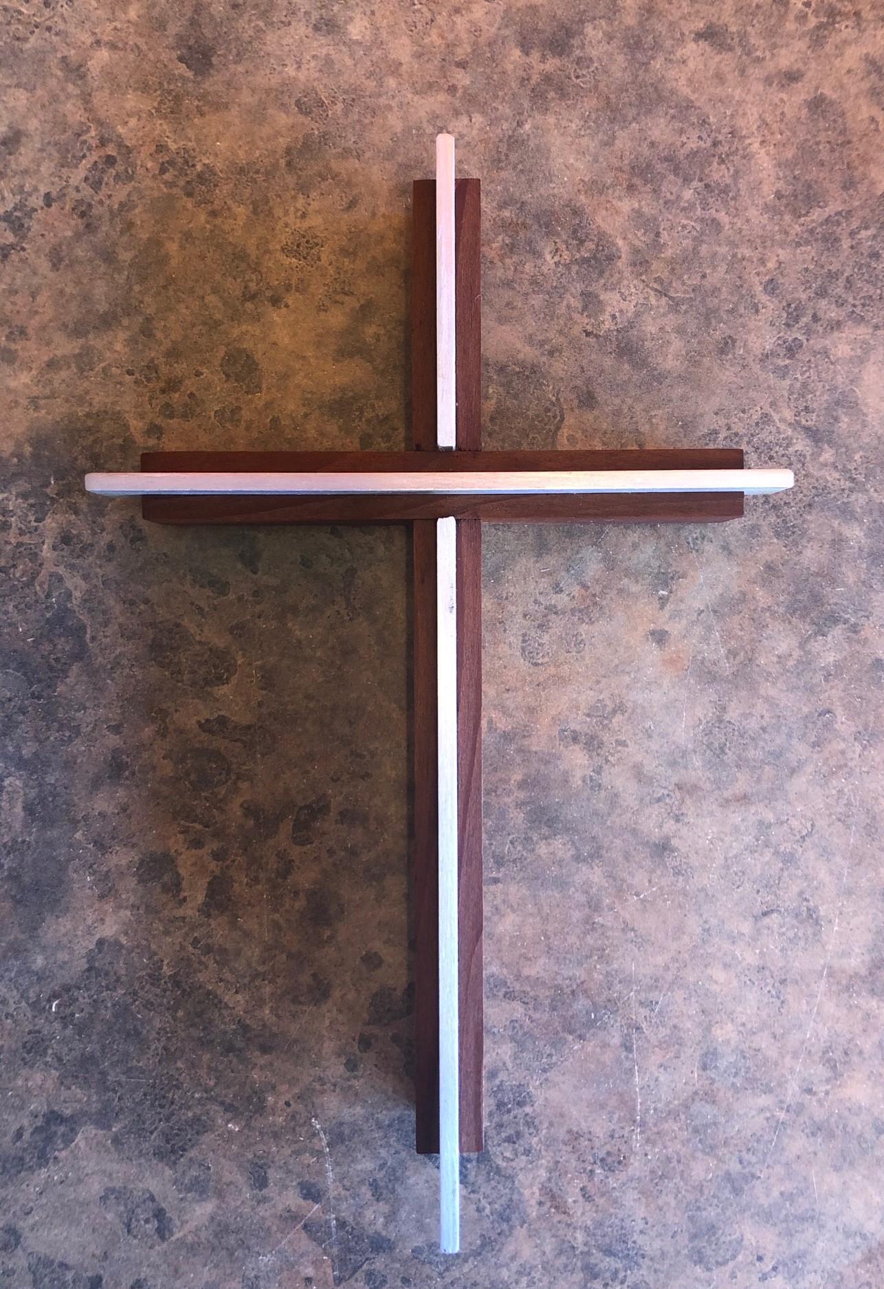 Crocifisso / Croce minimalista in Wood e alluminio spazzolato In condizioni buone in vendita a San Diego, CA