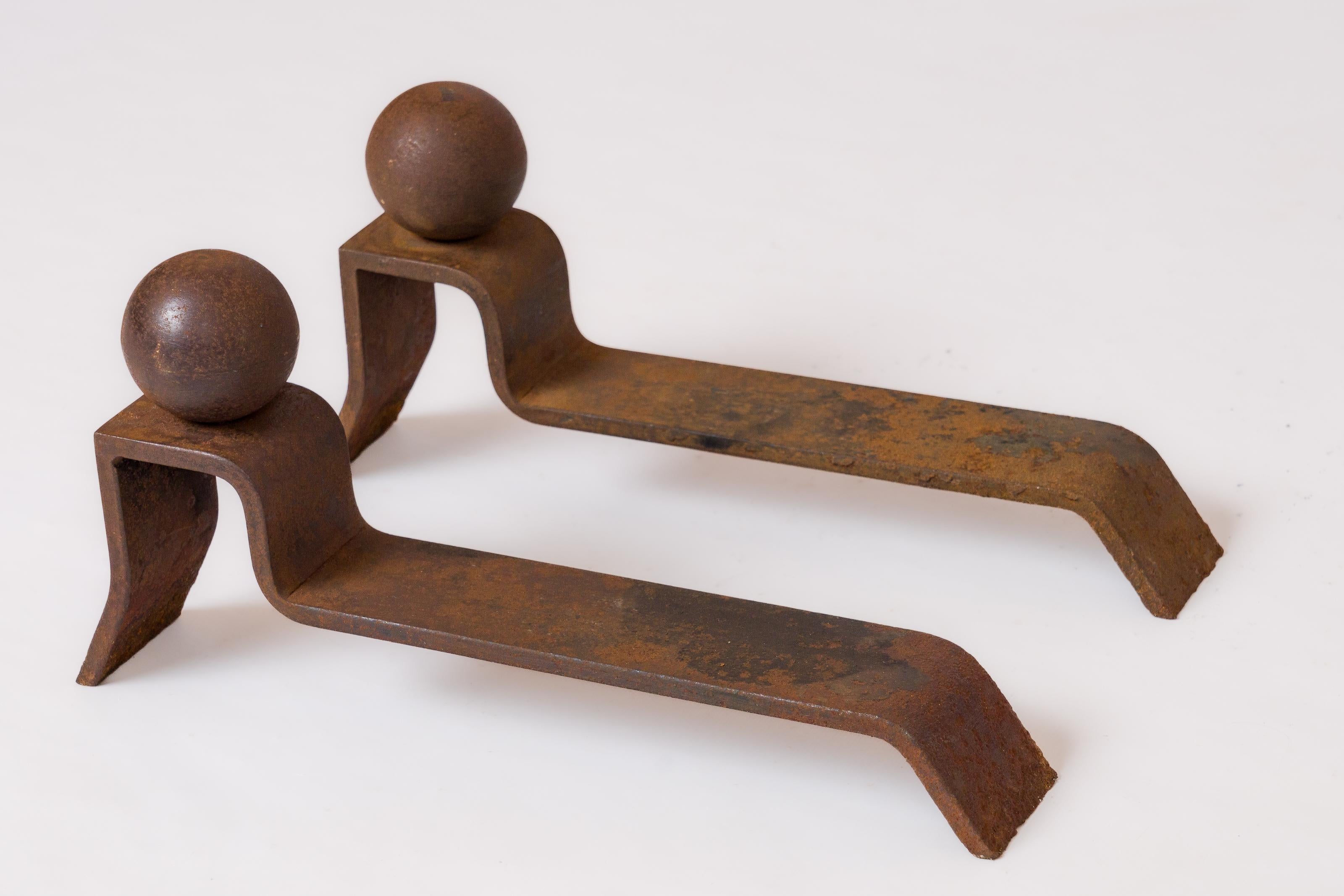 Milieu du XXe siècle Chenets minimalistes de Jacques Adnet, France, années 1940 en vente