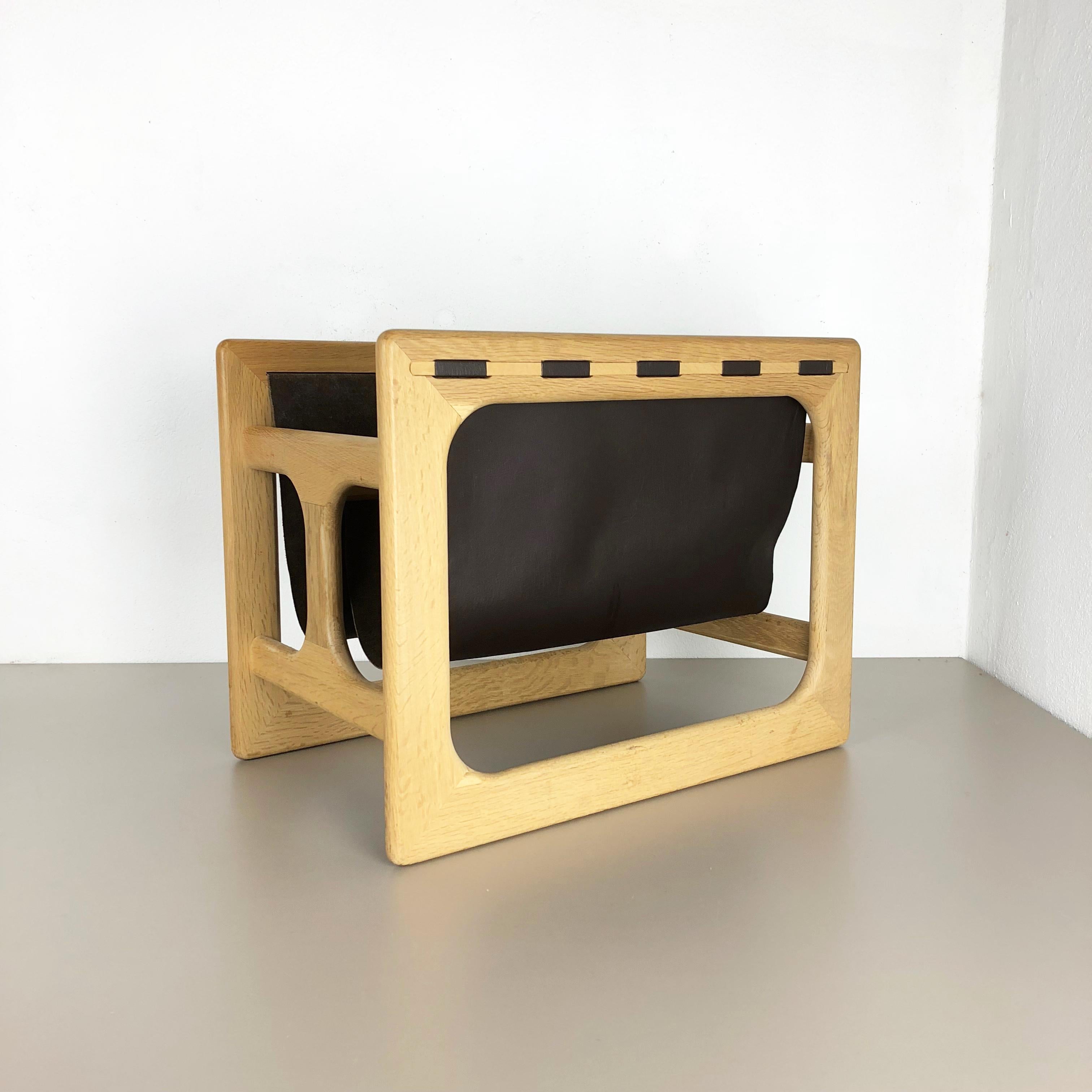 Article: Magazine rack

Producer: Salin Møbler, Denmark

Origin: Denmark

Age: 1970s

Description: original 1960s magazine rack made by Salin Mobler, Denmark. the frame is made of solid oakwood wood with real leather hanging compartments.