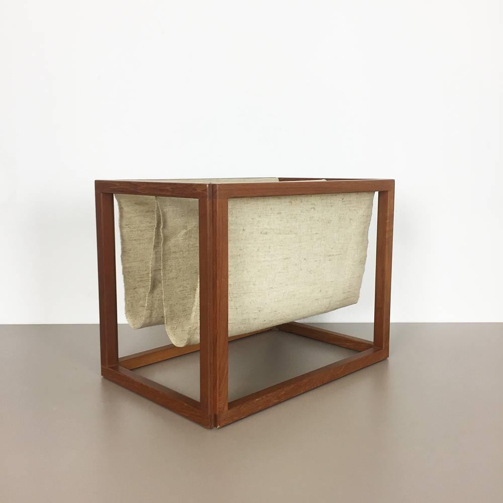 Article:

magazine rack

in the manner of Kai Kristiansen


Origin:

Denmark


Material:

Teak and linen



Age:

1970s



Description:
original 1960s magazine rack made in Denmark. the frame is made of solid teak wood,