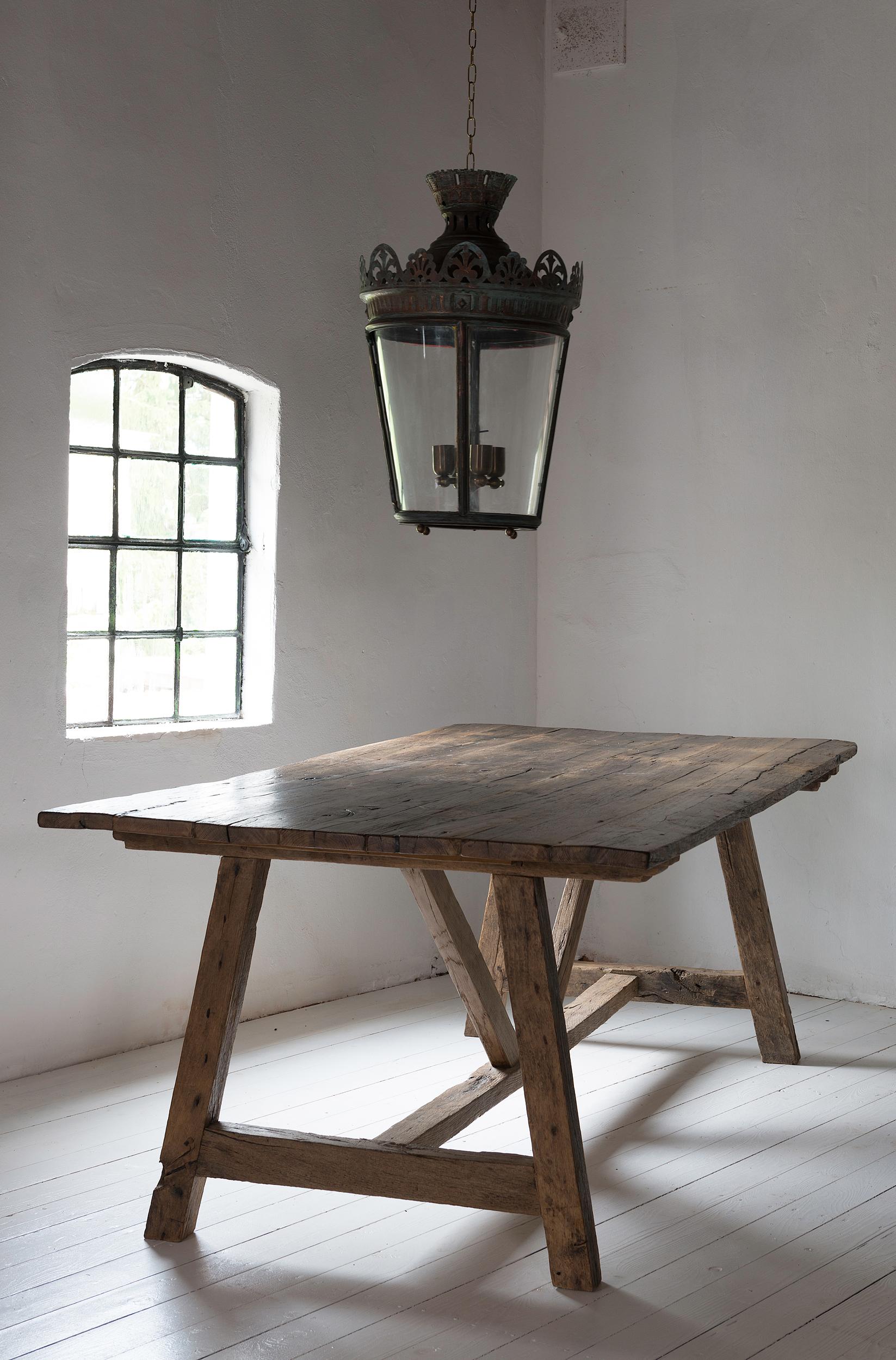 Minimalistic 19th Century Table in French Antique Oak In Good Condition In Jesteburg, DE