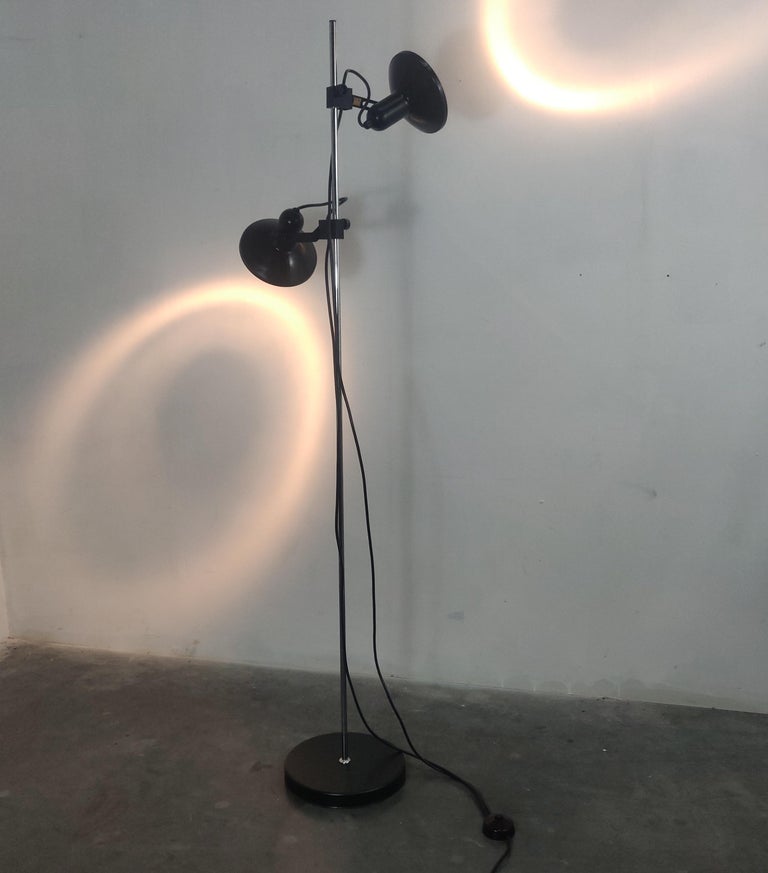 Minimalists 2 spotlight floor lamp by Niek Hiemstra for Hiemstra Evolux, 1970s

Hiemstra & Evenblij was a progressive design company located in Amsterdam, founded in 1934 by Niek Hiemstra and his brother in law. After Evenblij left the business in
