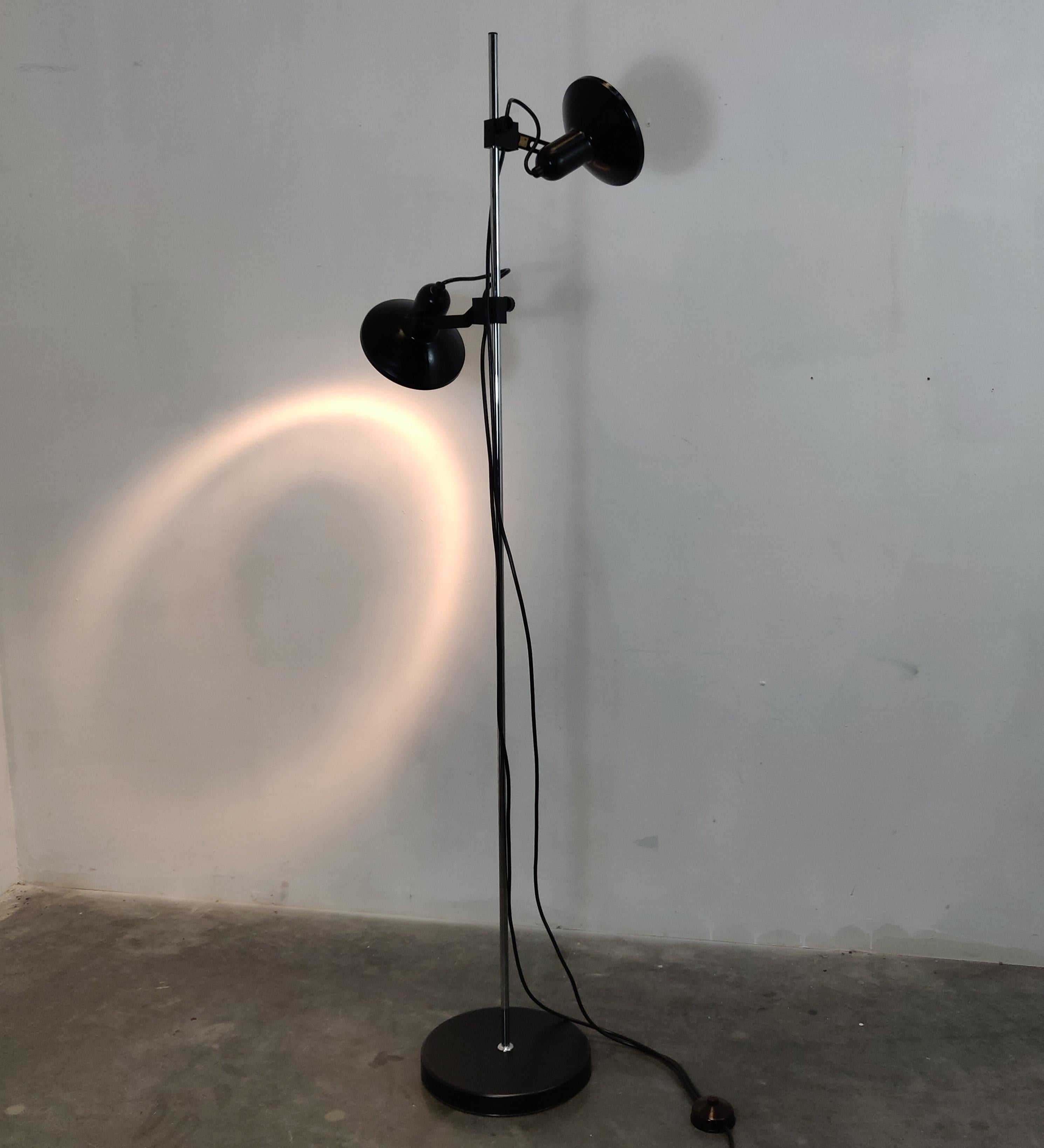 Minimalistic 2 Spotlight Floor Lamp by Niek Hiemstra for Evolux, 1970s In Good Condition For Sale In MIJDRECHT, NL