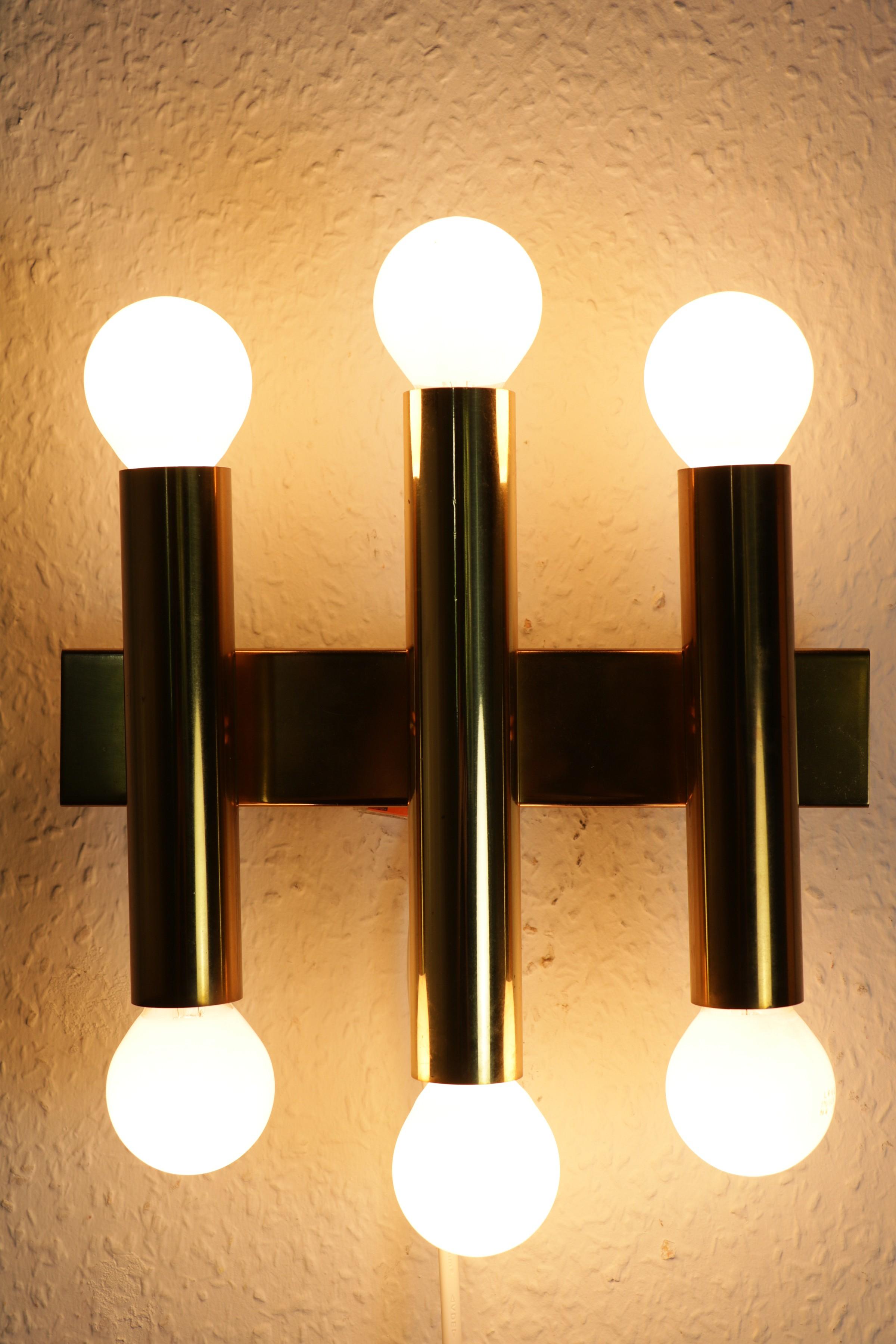 Minimalistic Brass Wall Lamp by DORIA, Gemrnay, 1970s In Good Condition For Sale In Berlin, BE