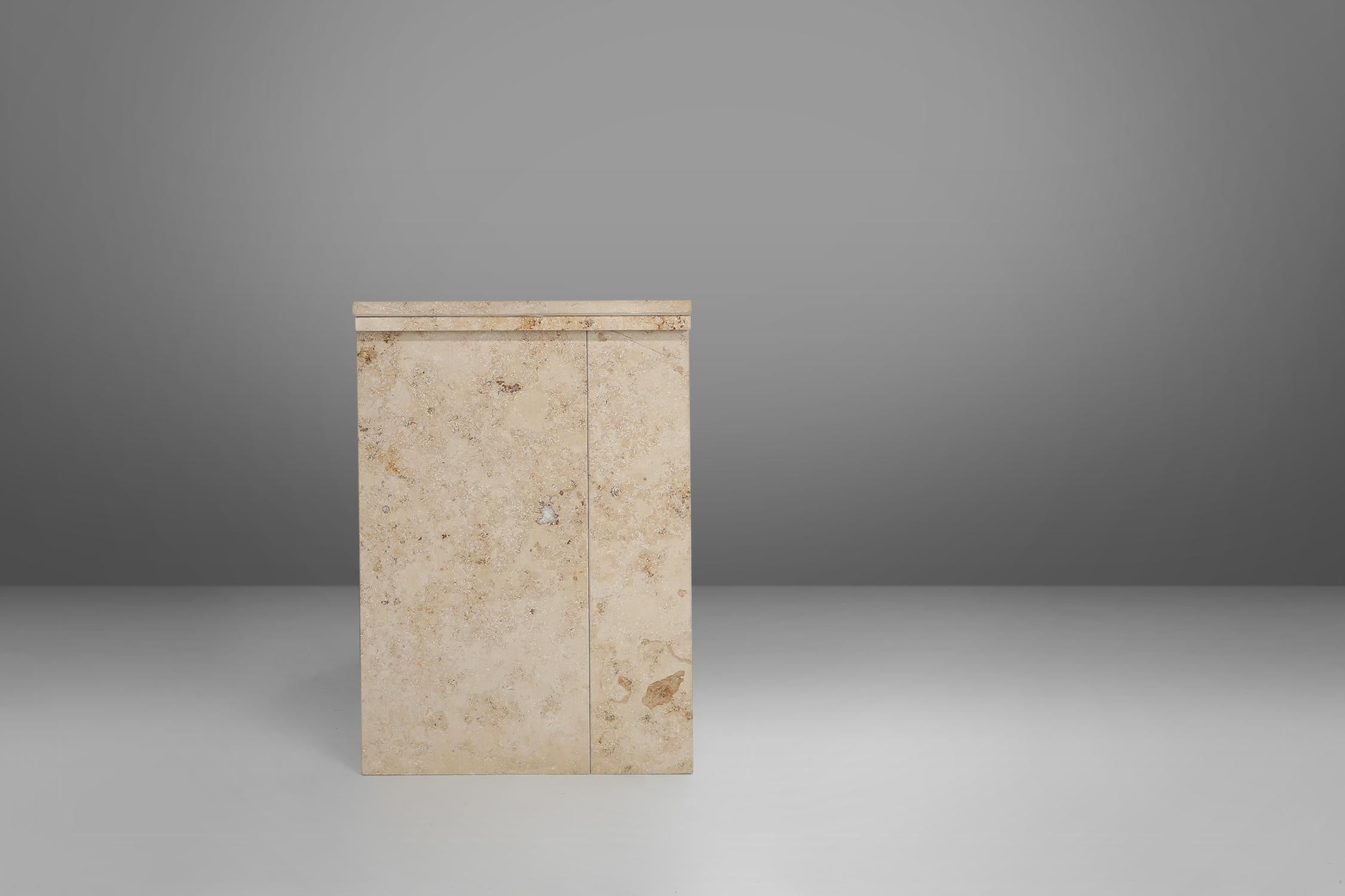 Minimalistic designed French console with shelve in travertine, 1980  For Sale 6