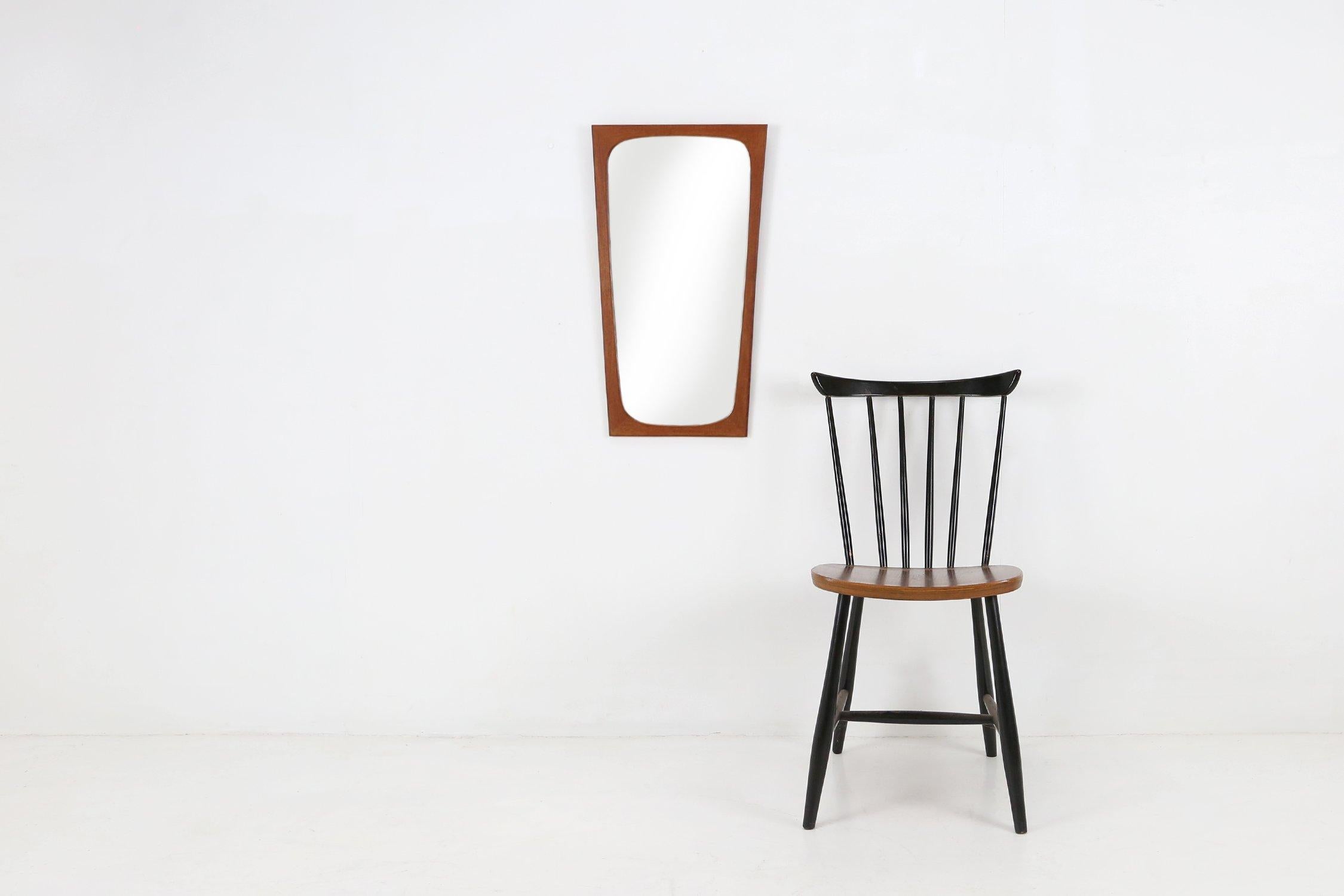 Specchio danese di metà secolo dal design minimalista in teak, anni '60 in vendita 4