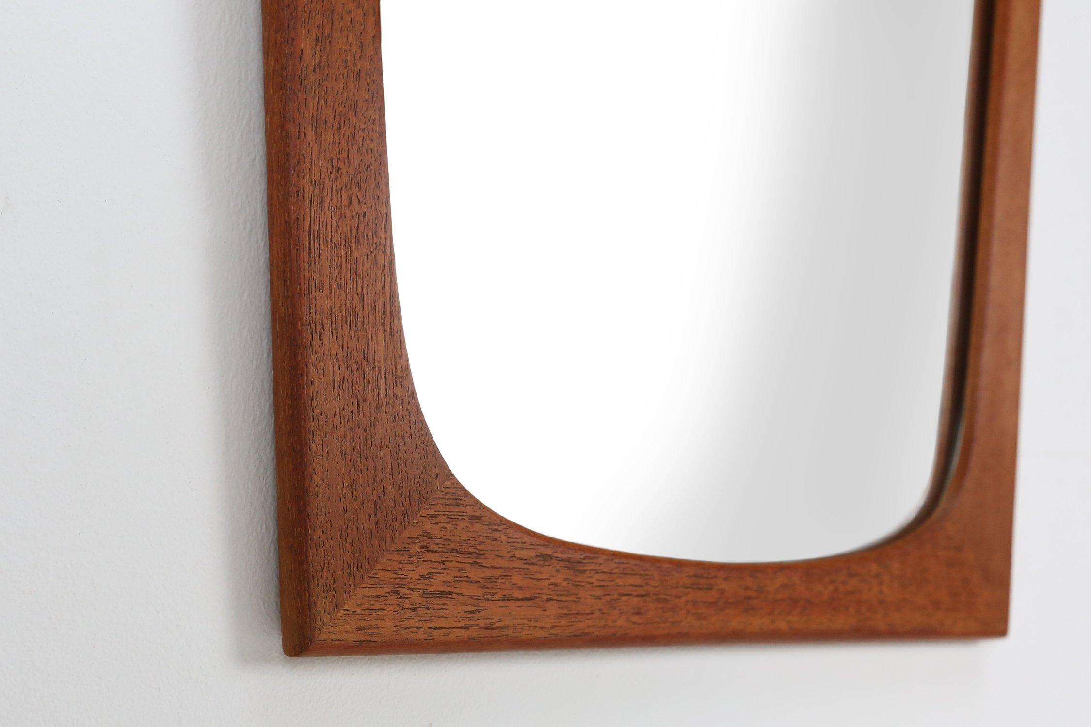 Scandinavo moderno Specchio danese di metà secolo dal design minimalista in teak, anni '60 in vendita