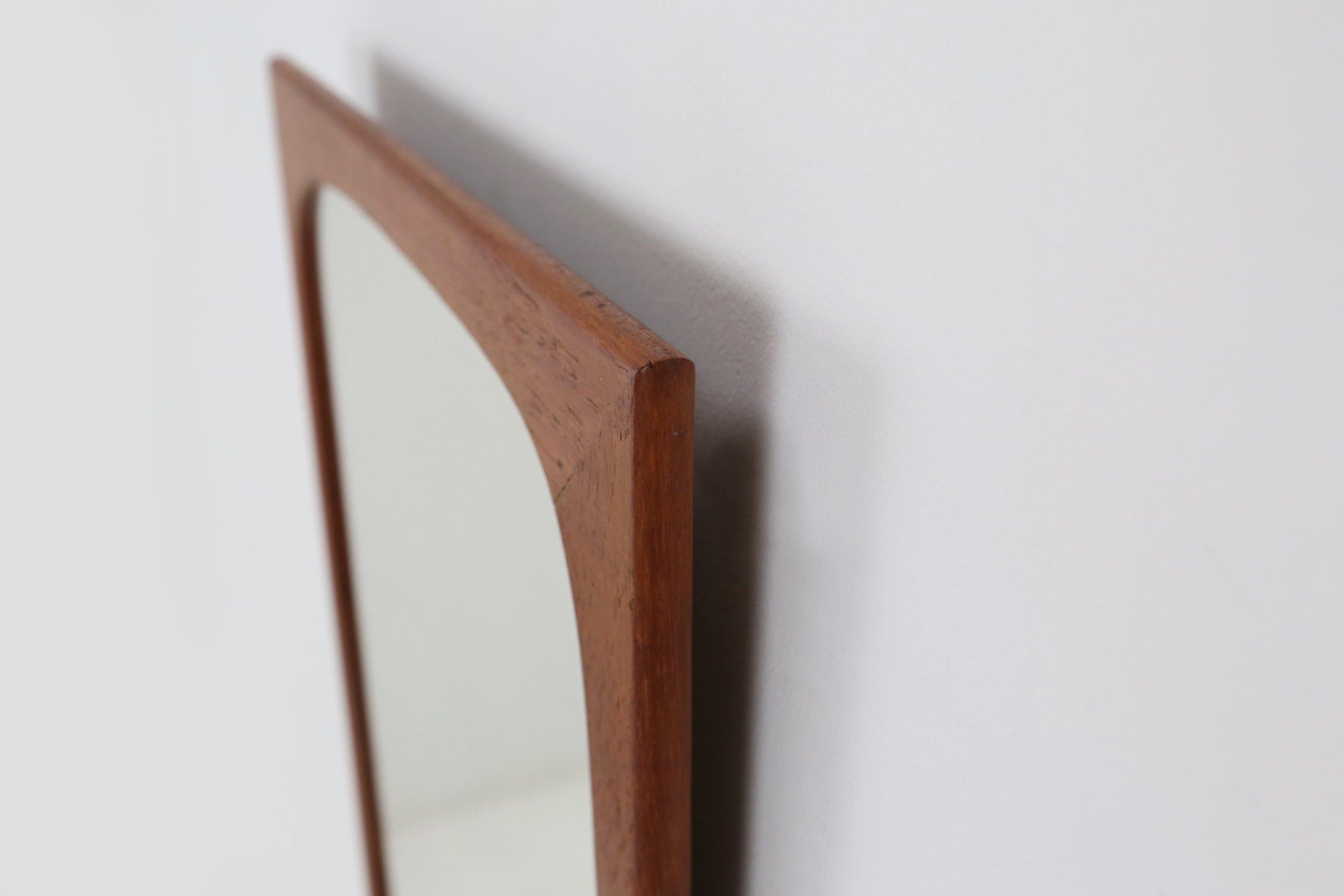 Danese Specchio danese di metà secolo dal design minimalista in teak, anni '60 in vendita