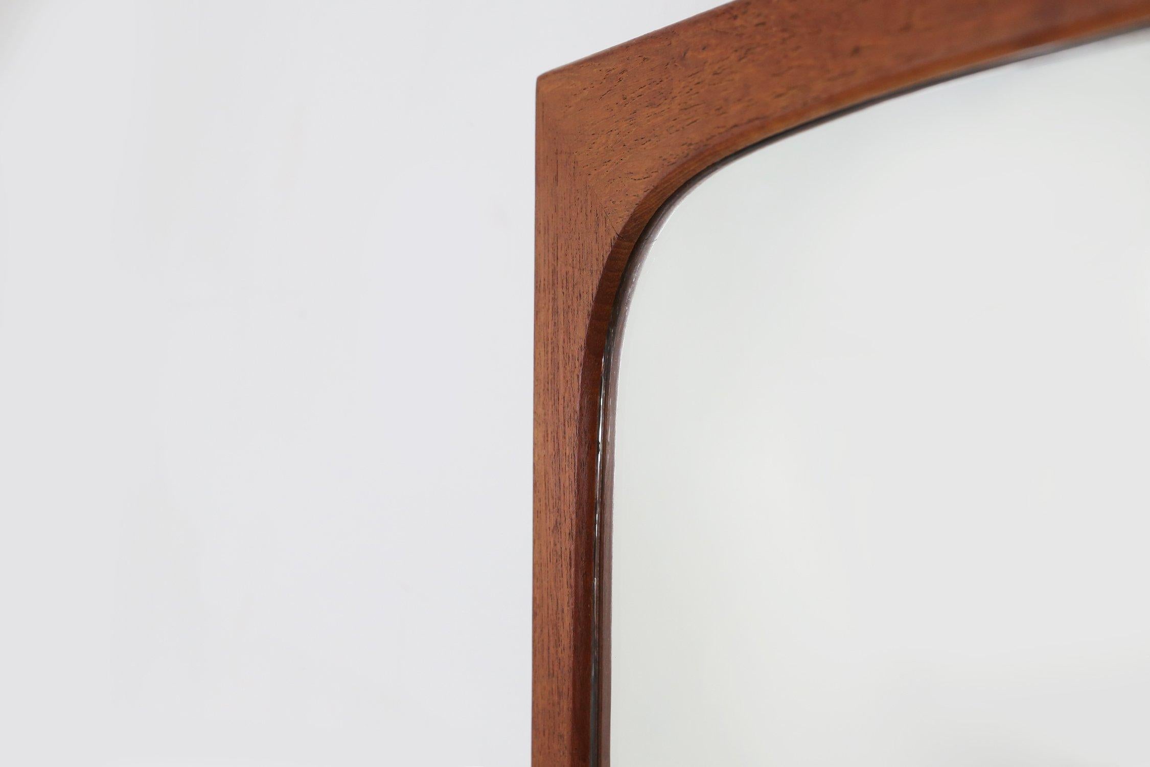 Specchio danese di metà secolo dal design minimalista in teak, anni '60 in vendita 3