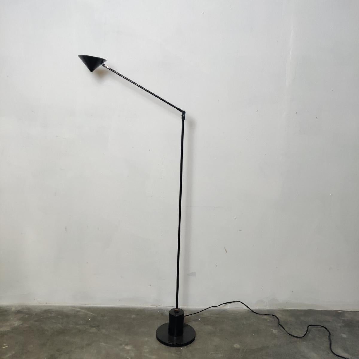 Minimalistic Floor Lamp by Belux, Switzerland, 1980s In Good Condition For Sale In MIJDRECHT, NL