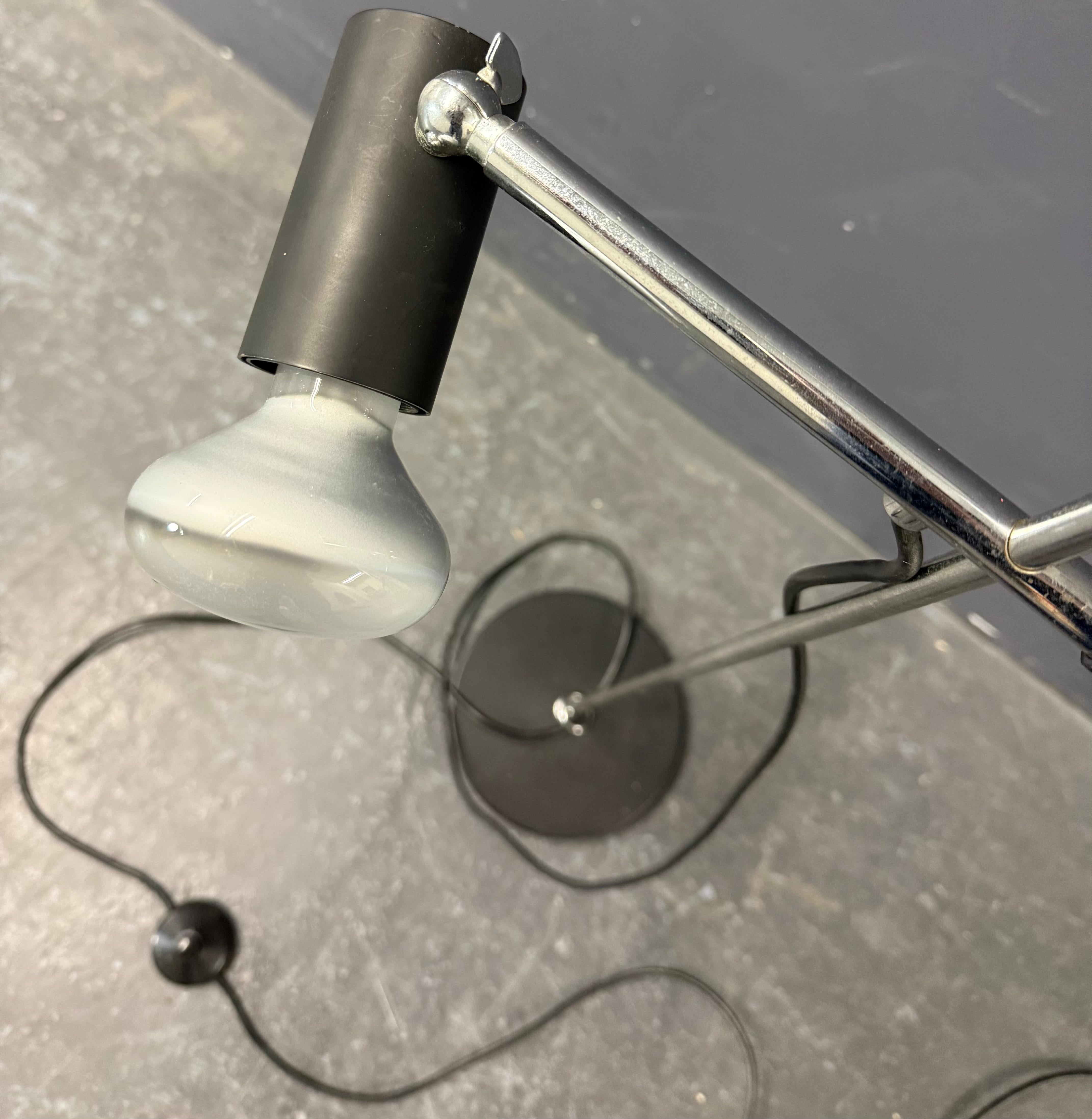Minimalistische Stehleuchte im Angebot 2