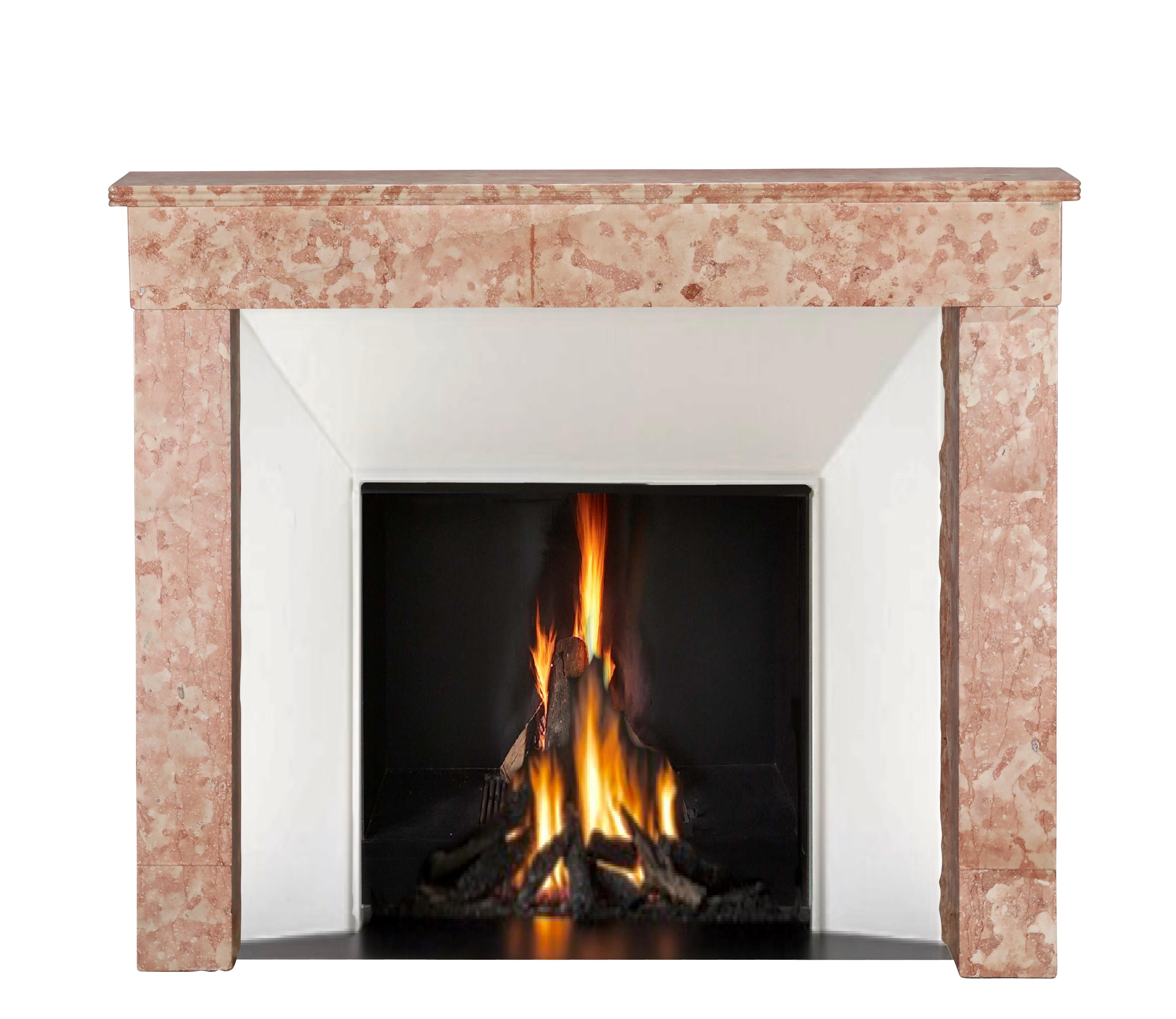 Cheminée minimaliste, moderne et chic.
Cheminée d'origine française du 19ème siècle provenant de la région de Beaune.
Authentique pierre marbrière aux teintes rose et ivoire. Pièce d'art créée par la Nature.
Cette pierre a été beaucoup utilisée dans