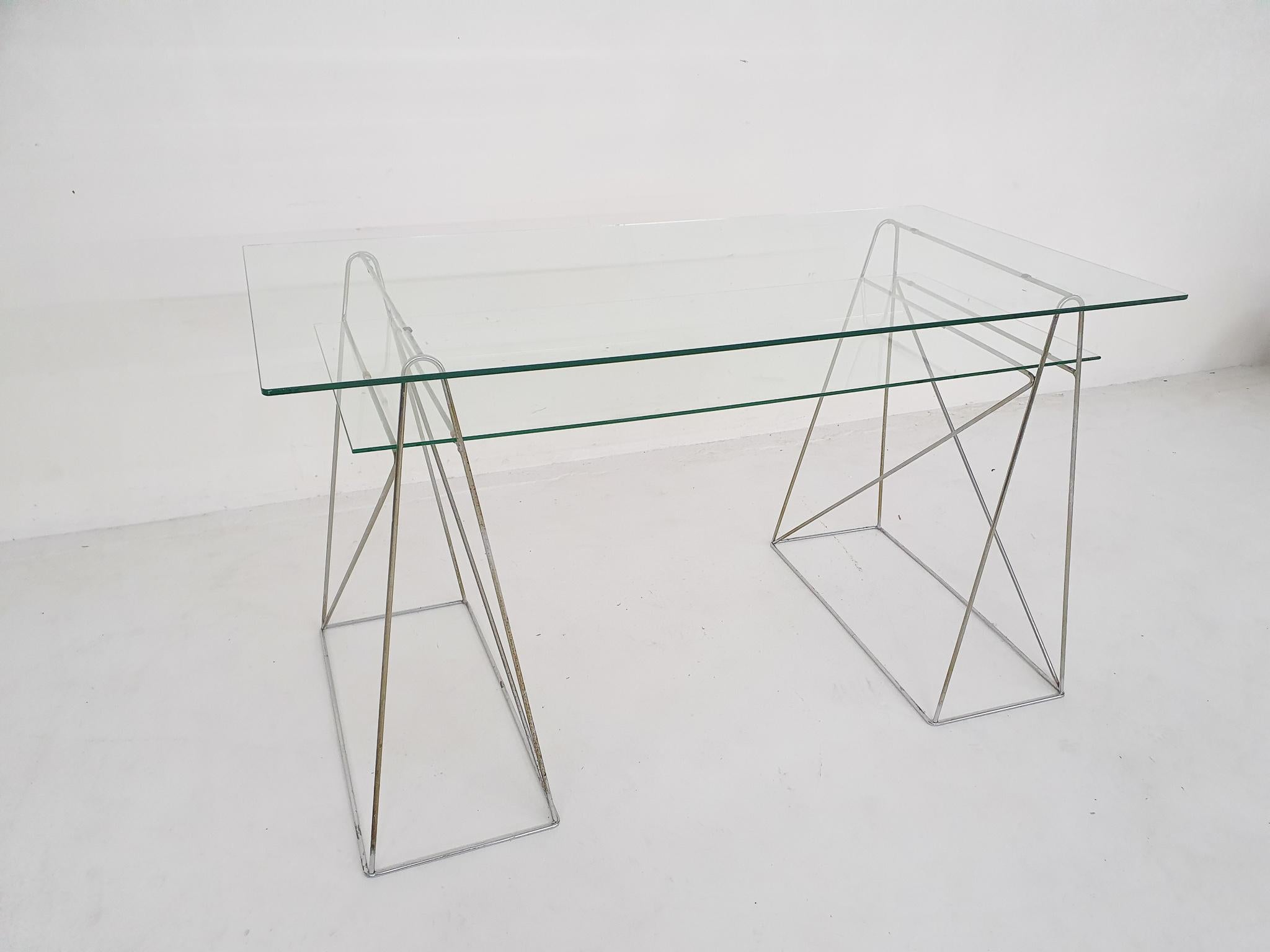Minimalistic glass and metal desk, France 1970's In Good Condition For Sale In Amsterdam, NL
