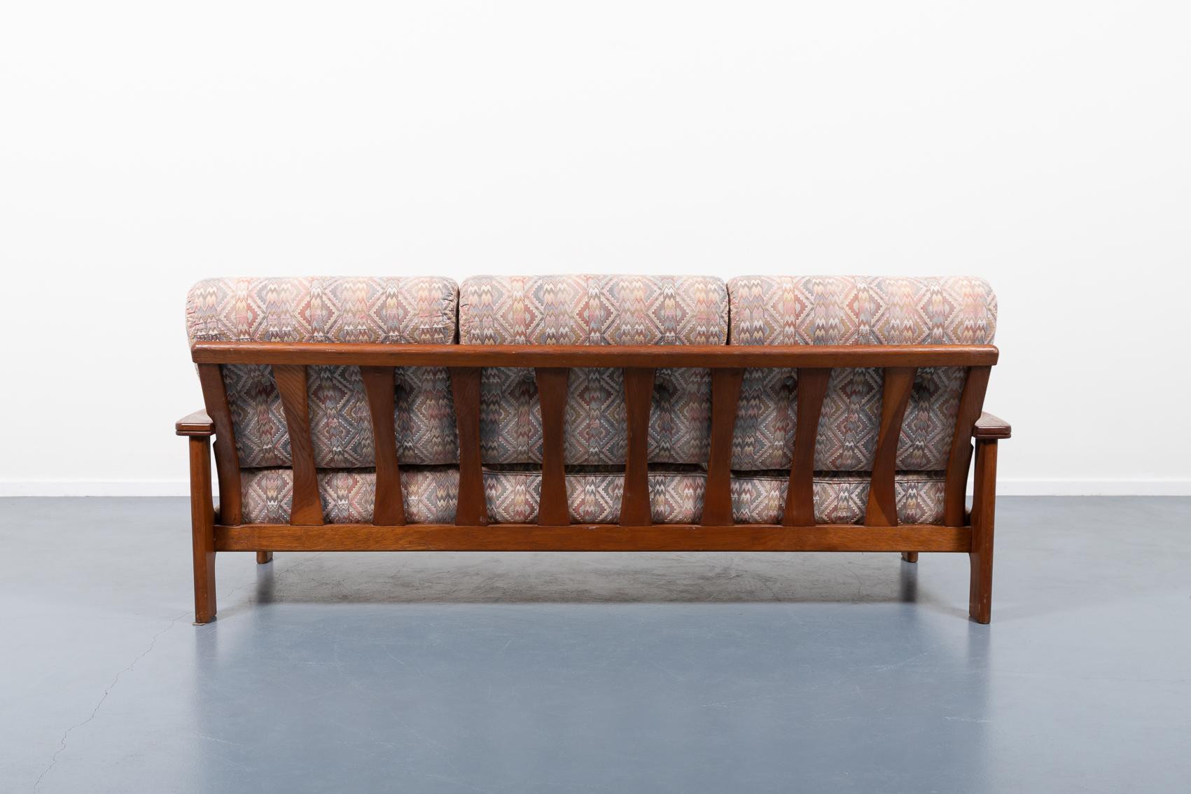 Minimalistic Italian Mid-Century Modern 3-seats architectural sofa, 1960’s For Sale 1