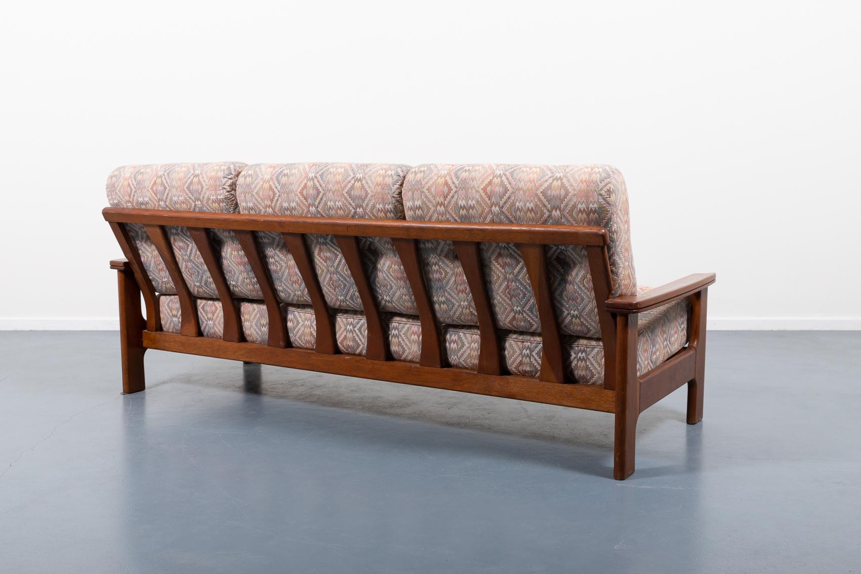 Minimalistic Italian Mid-Century Modern 3-seats architectural sofa, 1960’s For Sale 2