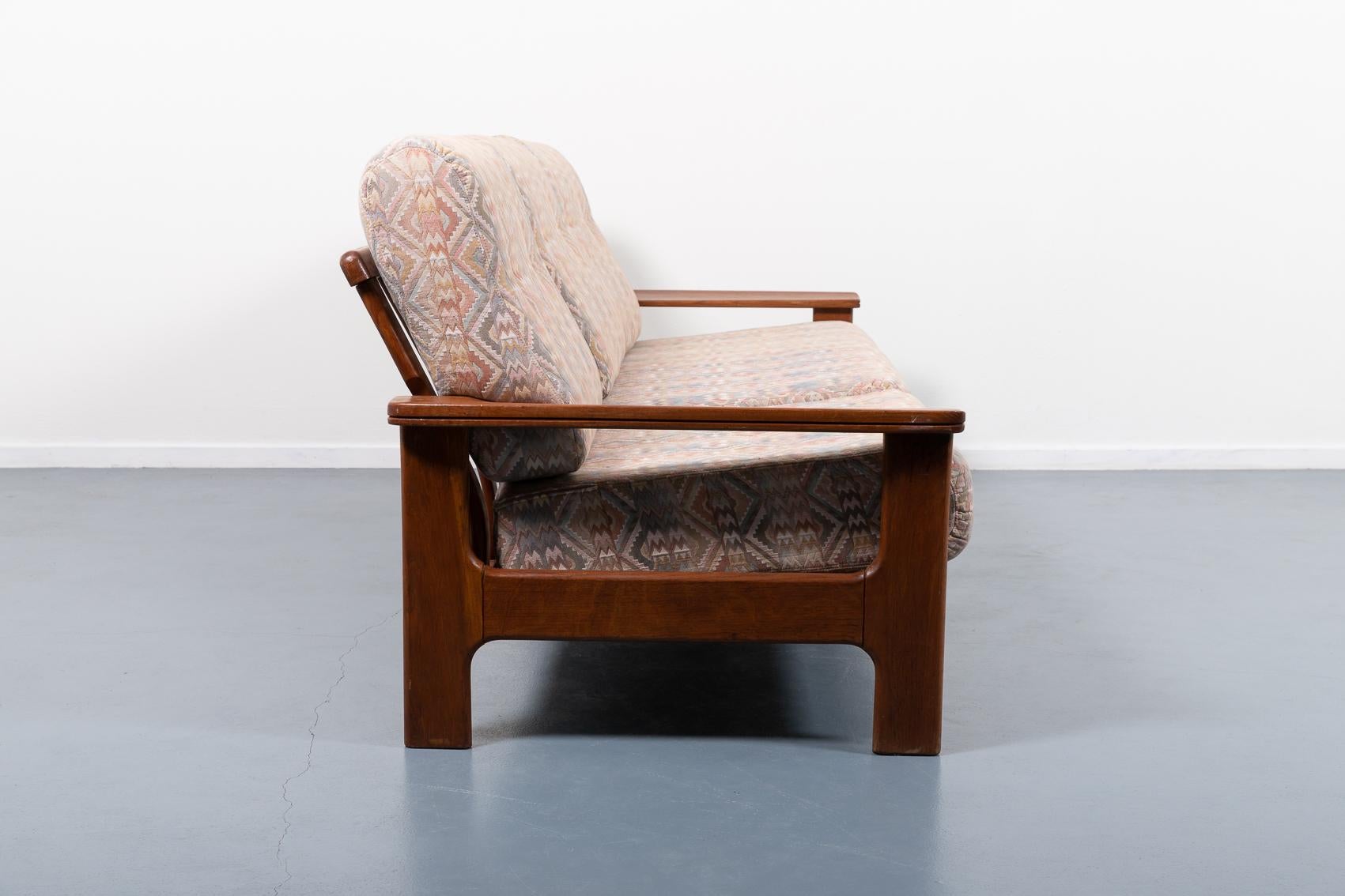 Minimalistic Italian Mid-Century Modern 3-seats architectural sofa, 1960’s For Sale 3