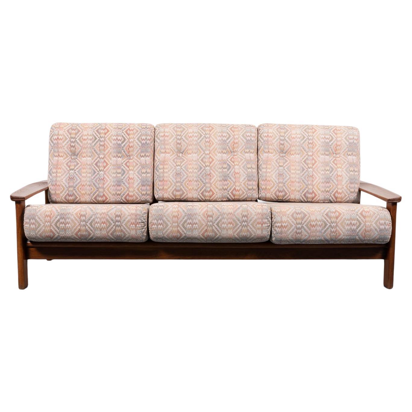 Minimalistic Italian Mid-Century Modern 3-seats architectural sofa, 1960’s For Sale