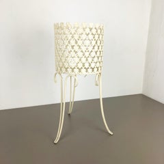 Fioriera minimalista in metallo con supporto per piante a treppiede in stile Matégot, Francia, anni '60 No. 1