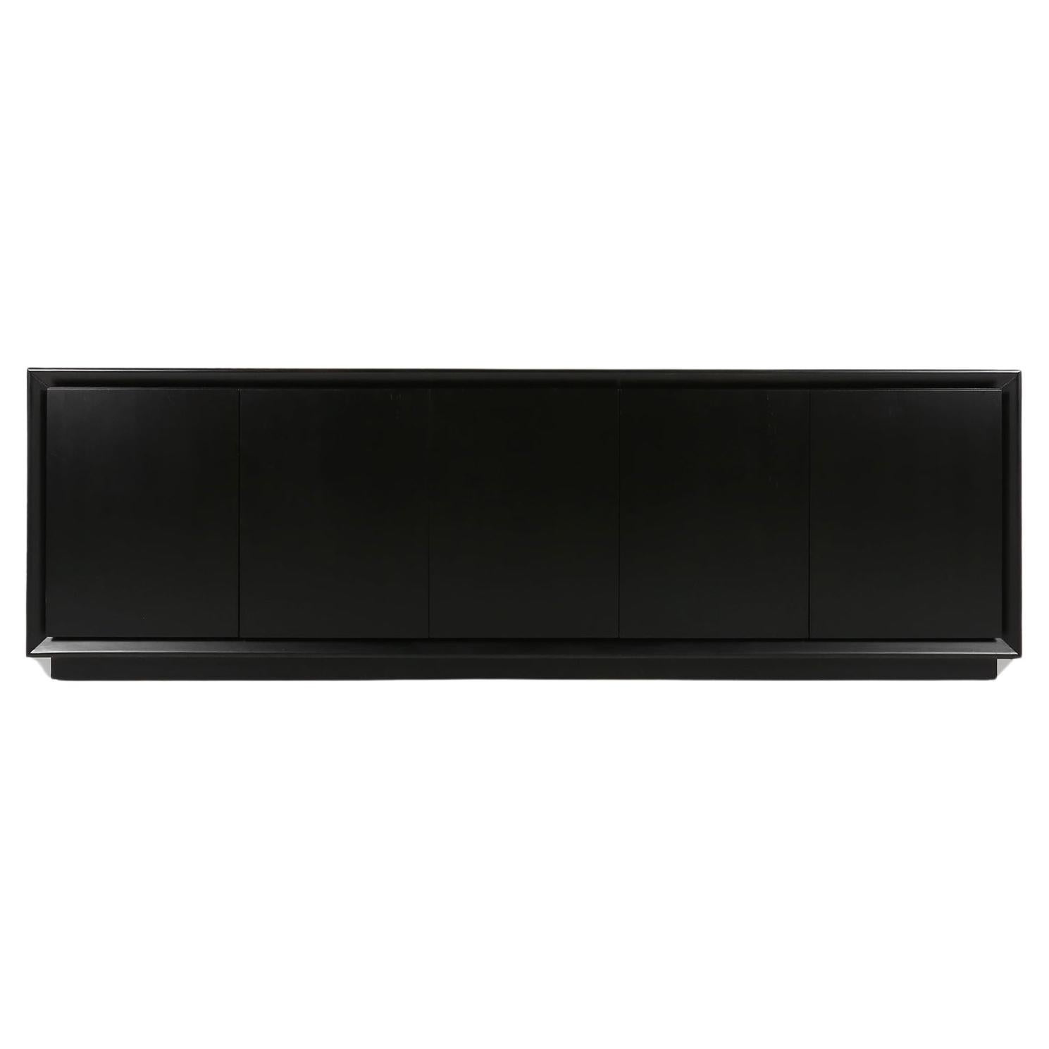 Belgium / 1960s / black lacquered sideboard / mid-century / vintage / design

This Belgium black sideboard from the 1960s is a stunning piece that exudes elegance and sophistication. Crafted from high-quality wood, this sideboard is not only