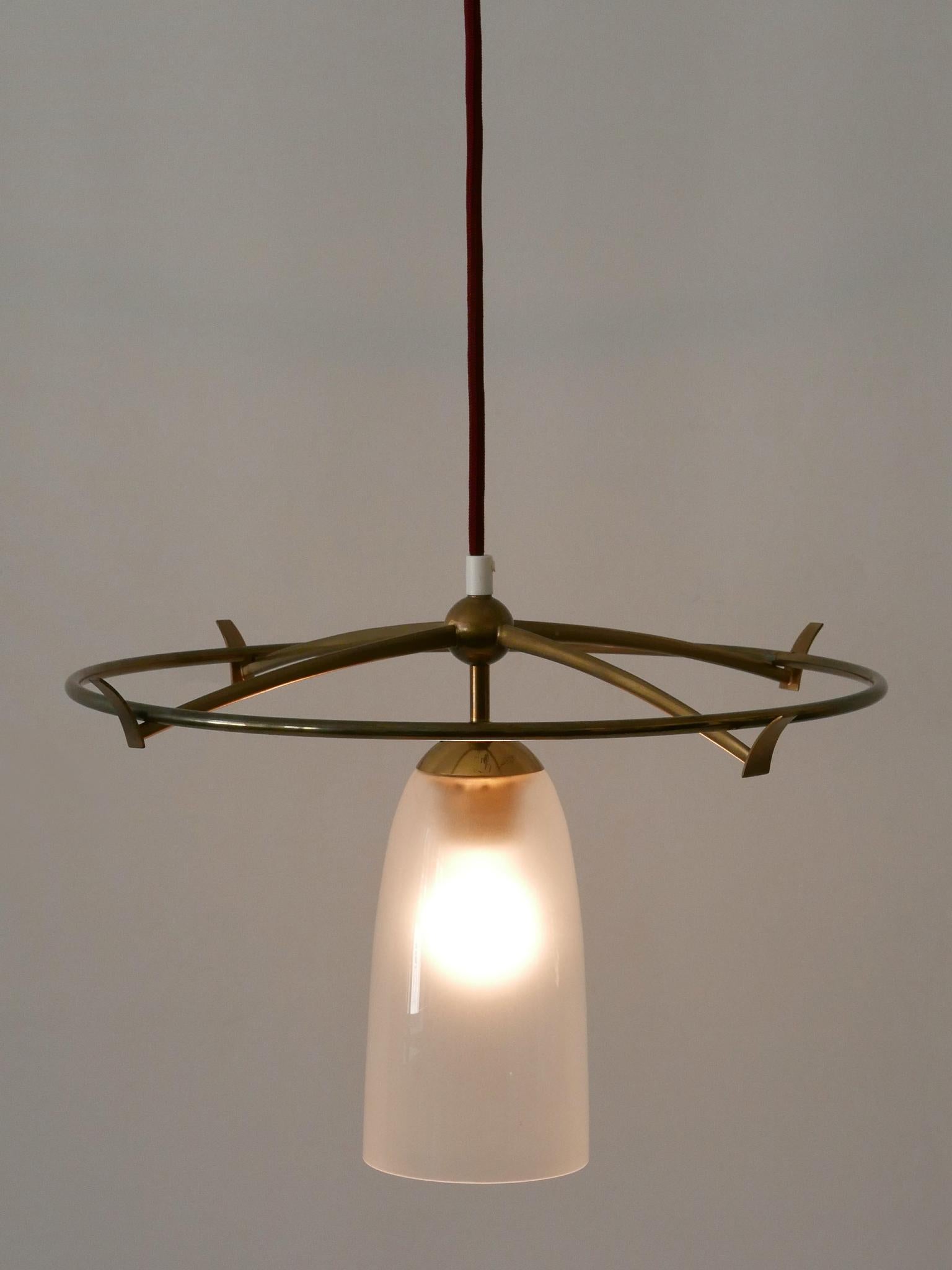 Moderne minimalistische UFO-Hängelampe aus Messing und Glas aus der Mitte des Jahrhunderts, Deutschland, 1950er Jahre im Angebot 5