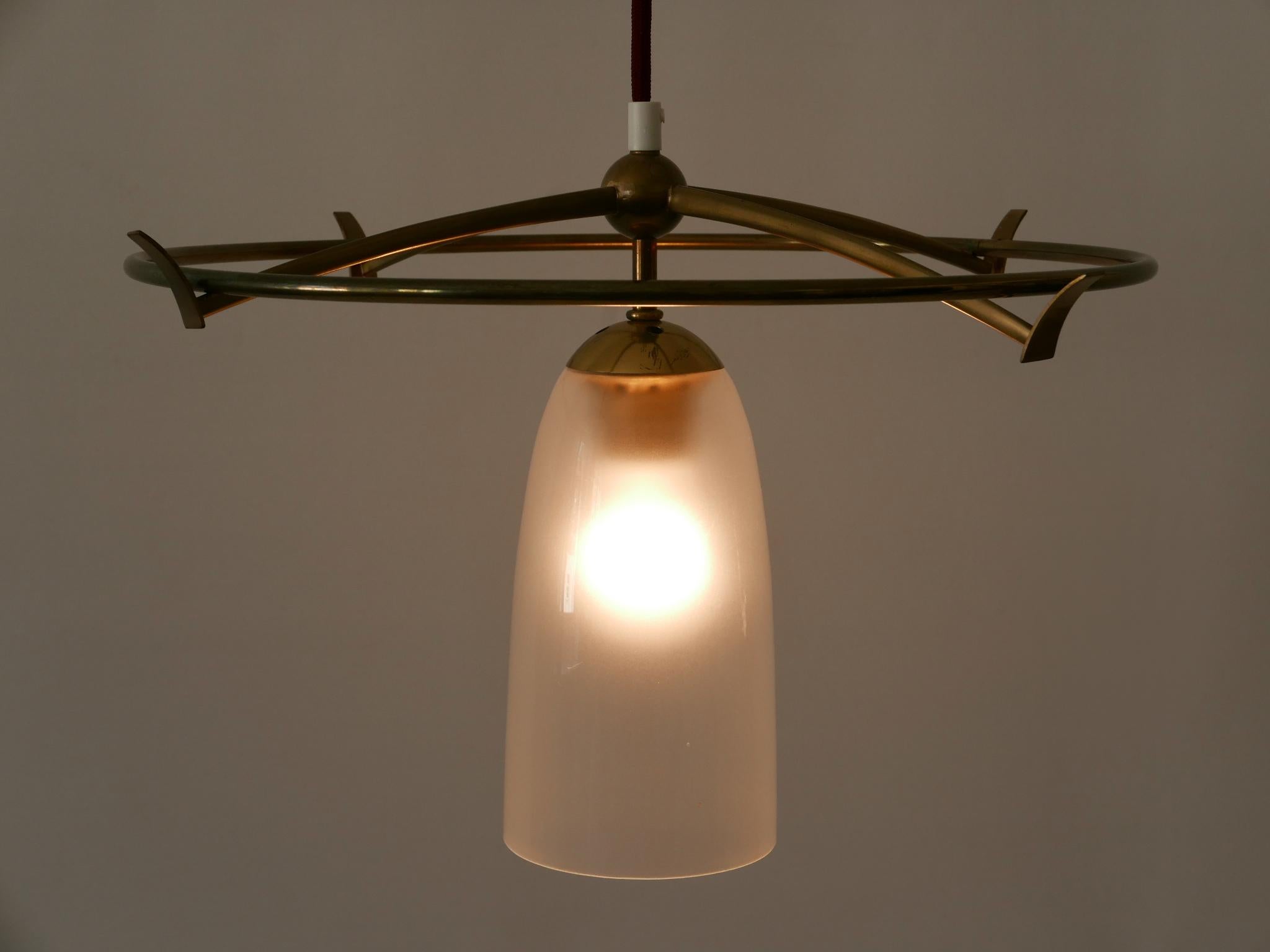 Lampe à suspension UFO minimaliste en laiton et verre de style moderne du milieu du siècle Allemagne, années 1950 en vente 6
